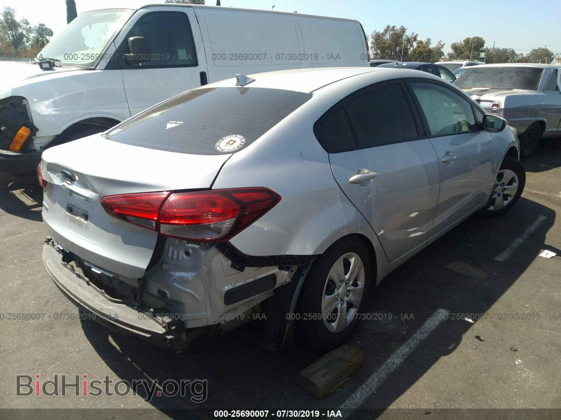 2017 KIA FORTE - VIN: 3KPFK4A77HE040229 - Photo 4