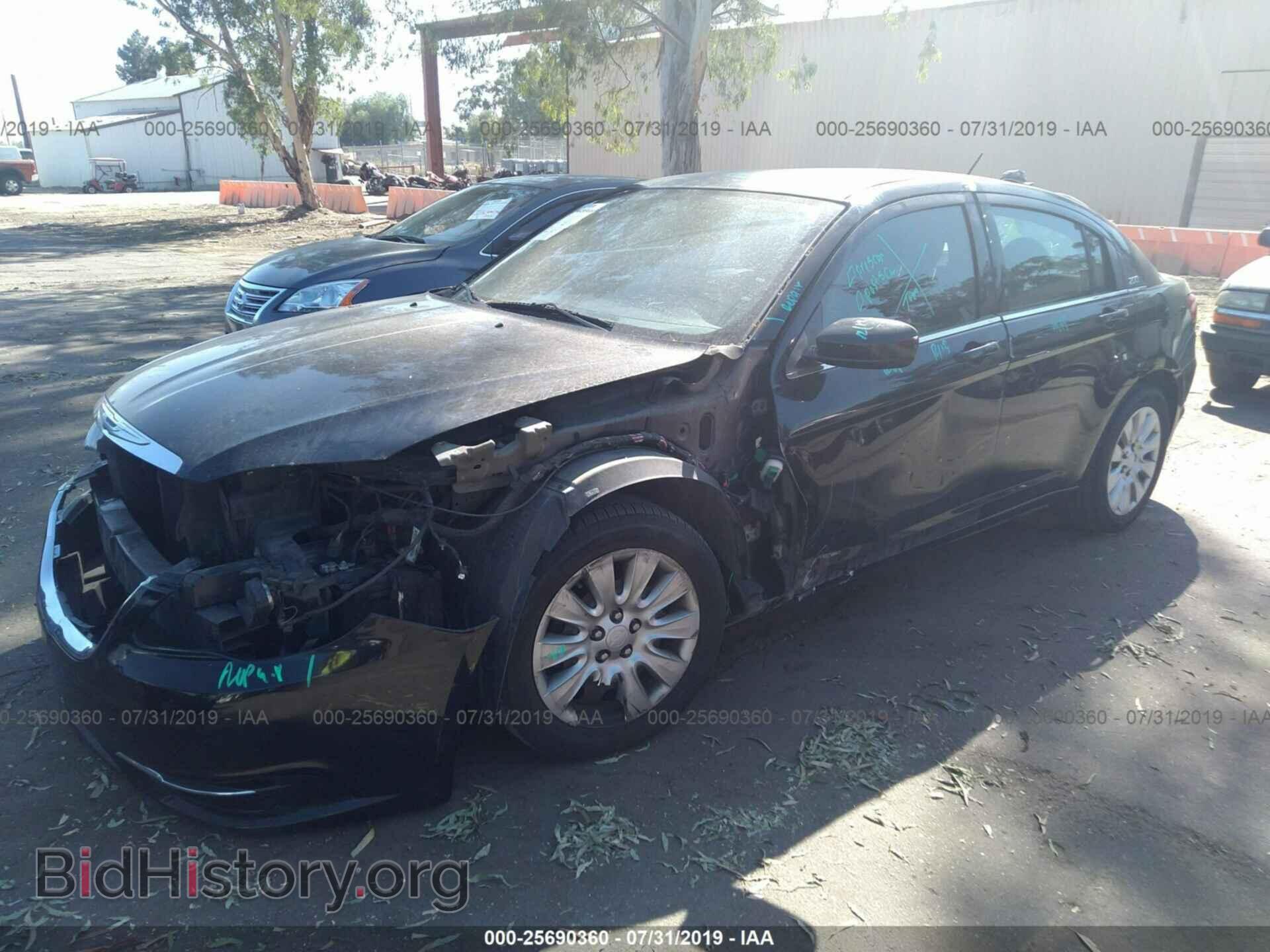 2012 CHRYSLER 200 - VIN: 1C3CCBAB2CN330251 - Фото 2
