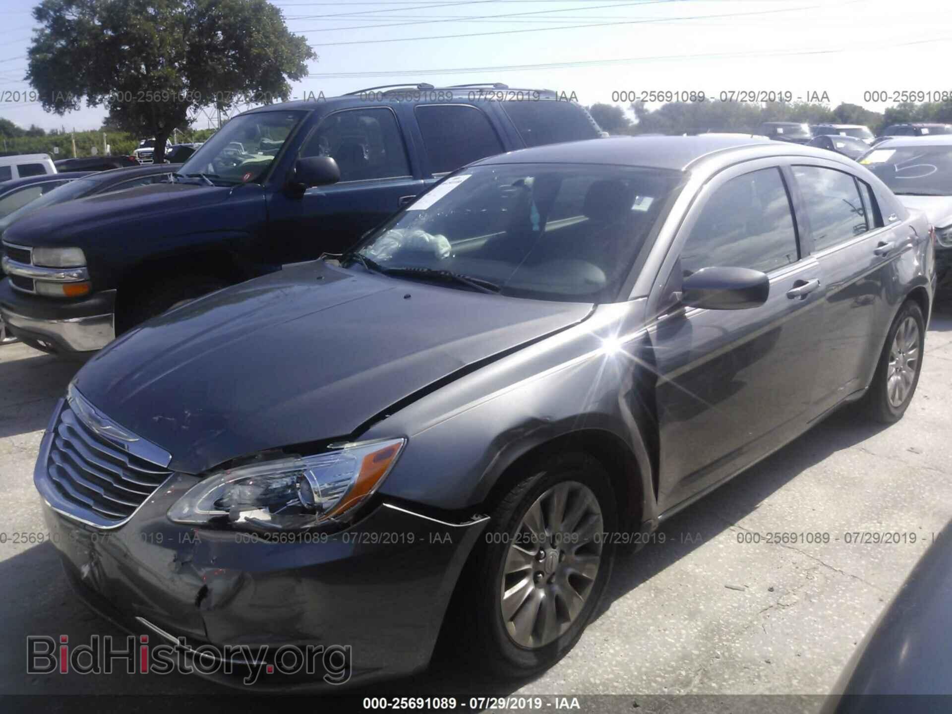 2012 CHRYSLER 200 - VIN: 1C3CCBAB9CN268587 - Фото 2