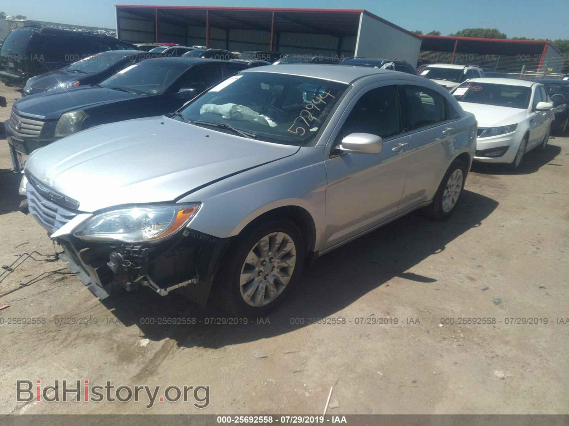 2012 CHRYSLER 200 - VIN: 1C3CCBAB2CN272108 - Фото 2