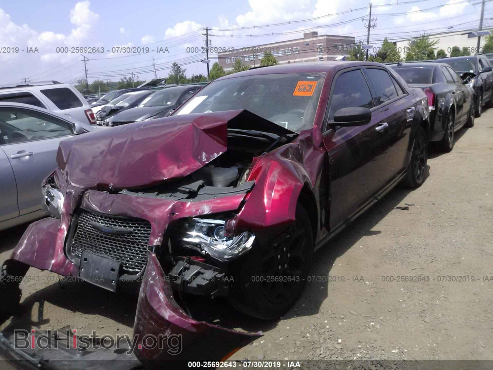2017 CHRYSLER 300C - VIN: 2C3CCASG3HH655673 - Фото 2
