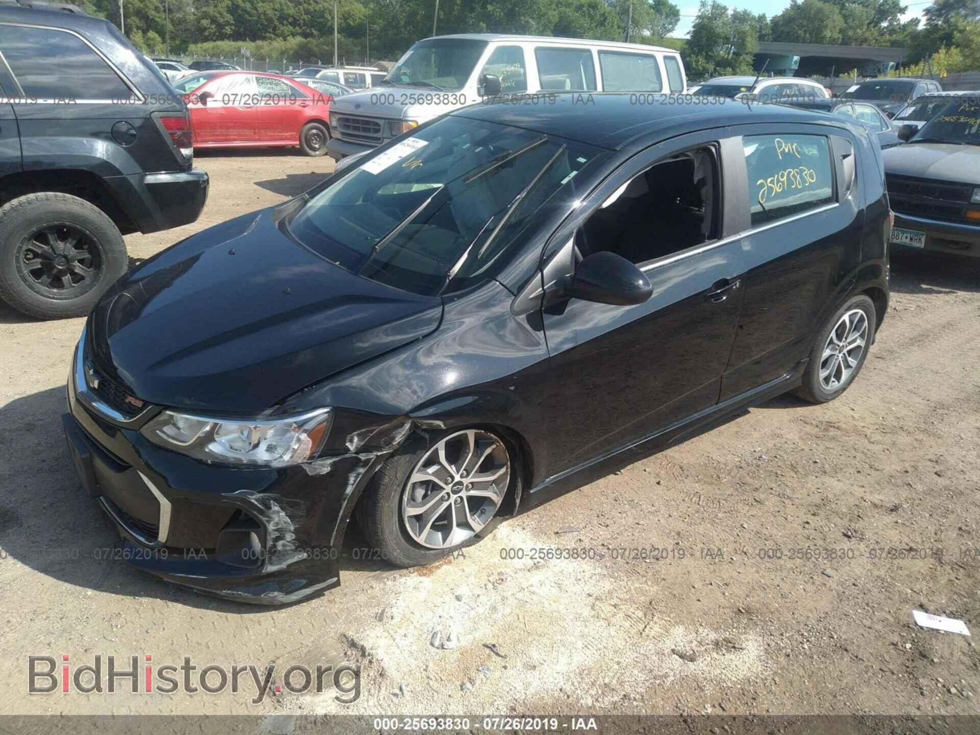 2018 CHEVROLET SONIC - VIN: 1G1JD6SH4J4106601 - Фото 2