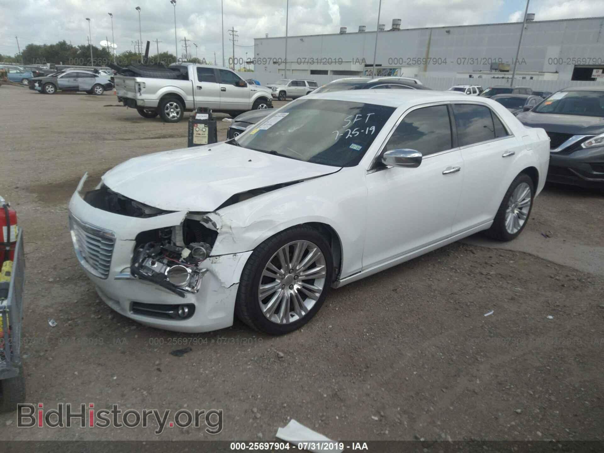 2011 CHRYSLER 300 - VIN: 2C3CA5CG2BH583996 - Фото 2