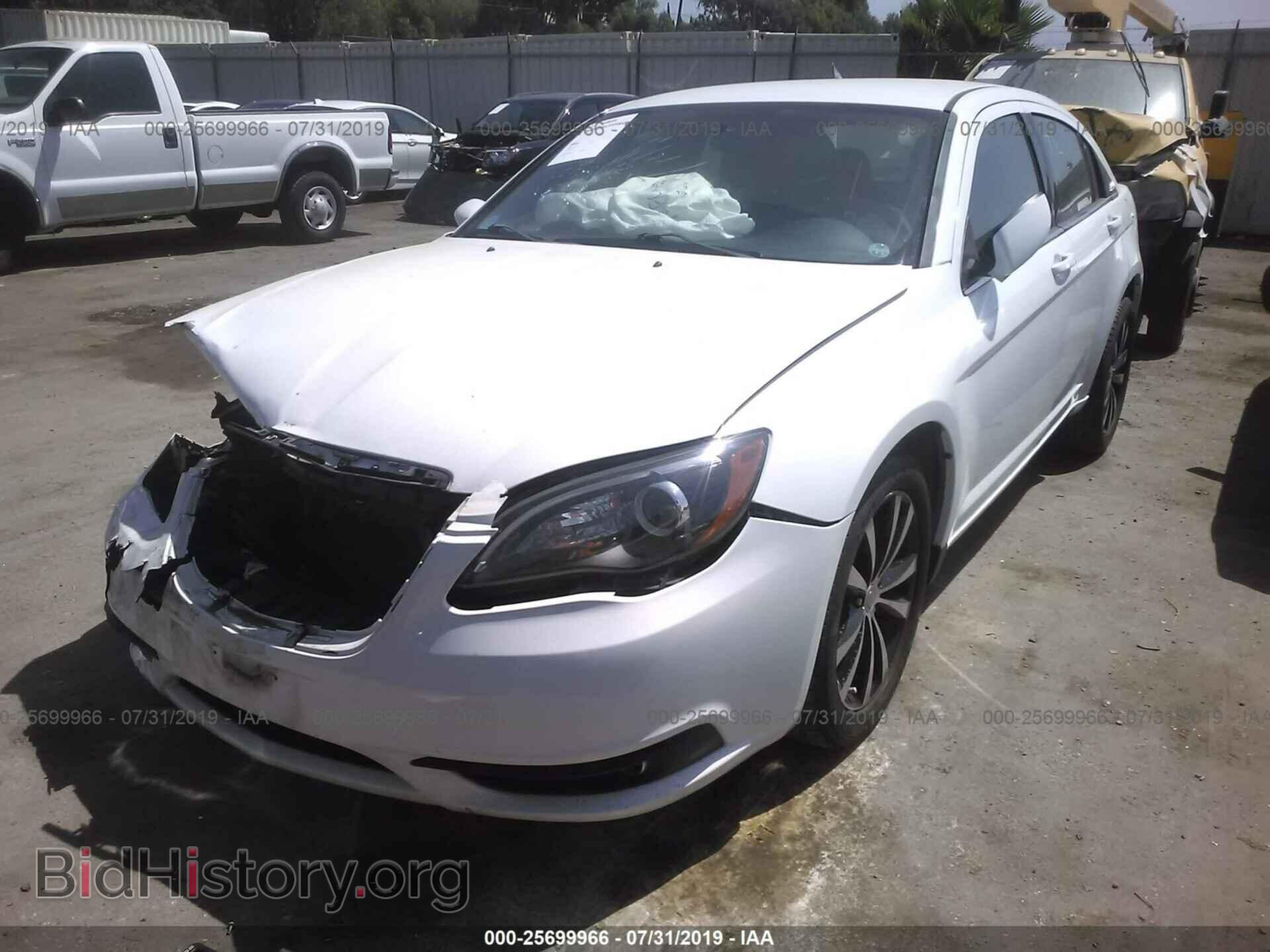 2012 CHRYSLER 200 - VIN: 1C3CCBBG1CN267914 - Фото 2