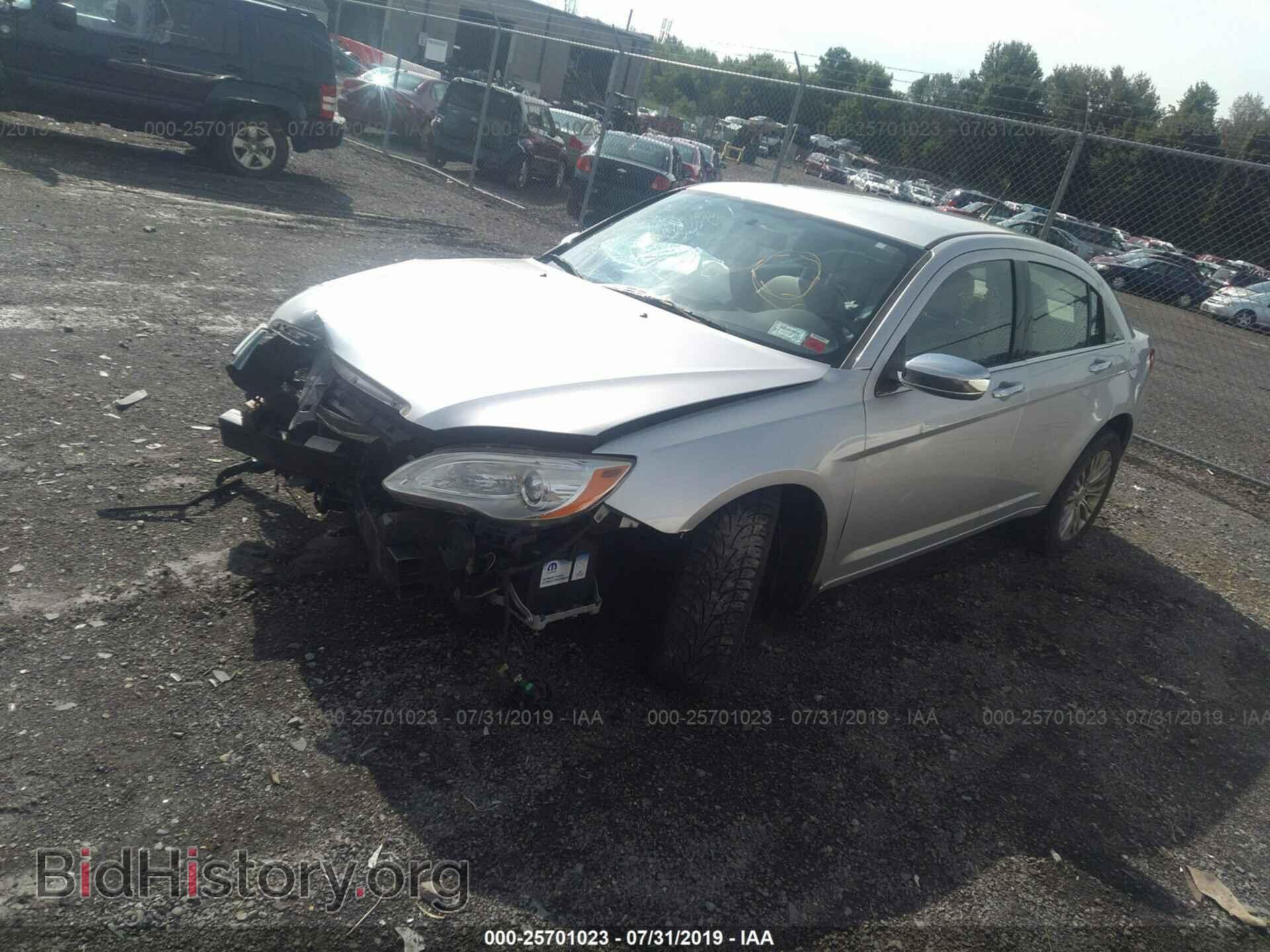 2011 CHRYSLER 200 - VIN: 1C3BC2FGXBN505392 - Фото 2