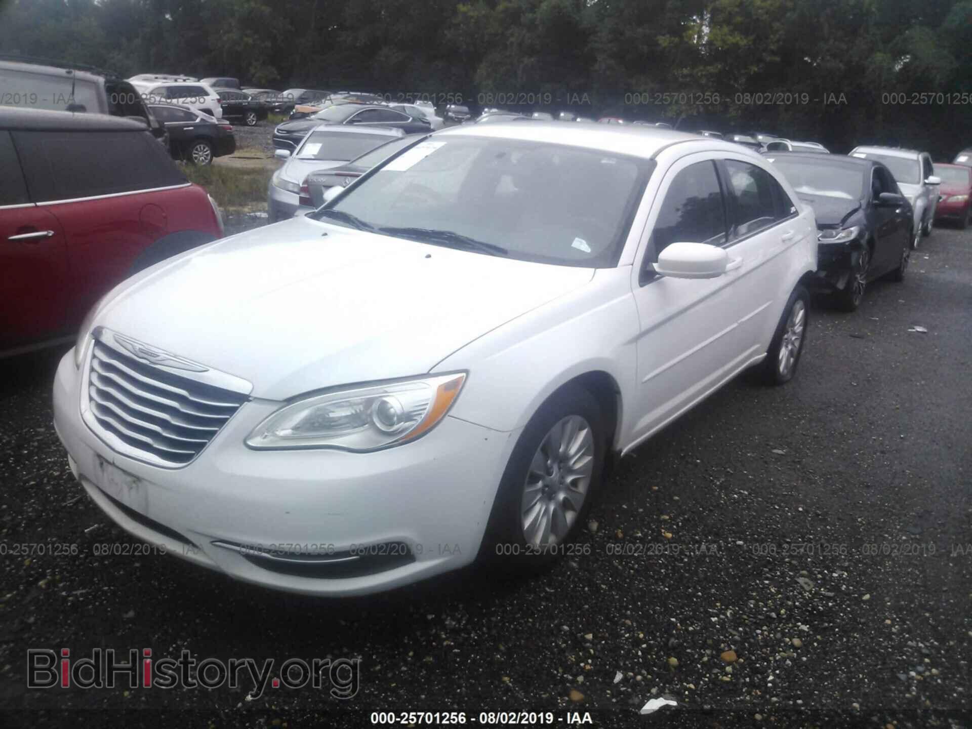 2012 CHRYSLER 200 - VIN: 1C3CCBAB1CN318009 - Photo 2