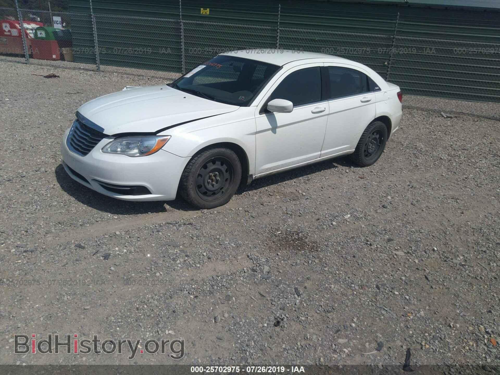 2012 CHRYSLER 200 - VIN: 1C3CCBAB7CN282021 - Фото 2