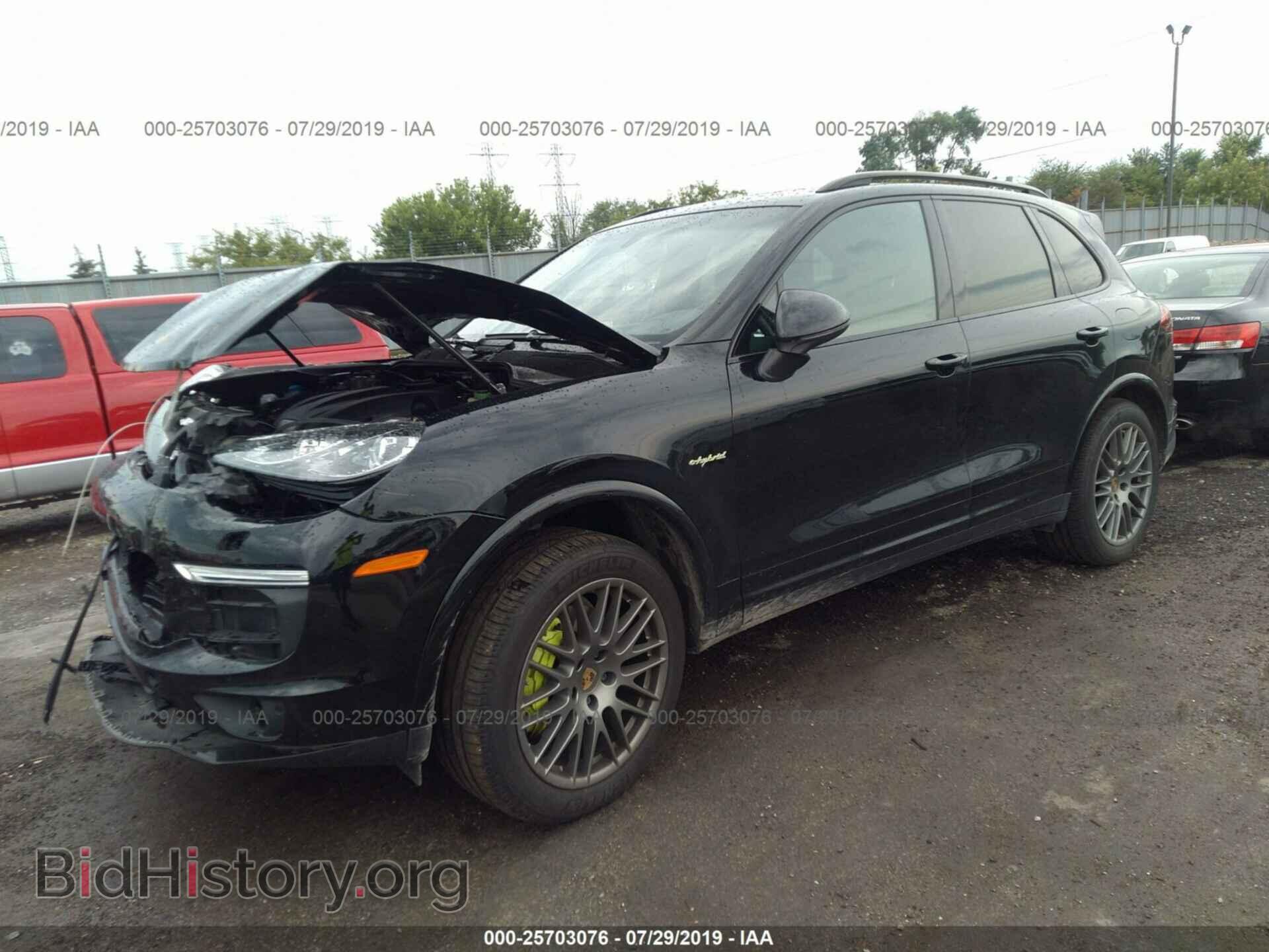 2017 PORSCHE CAYENNE - VIN: WP1AE2A28HLA73112 - Фото 2
