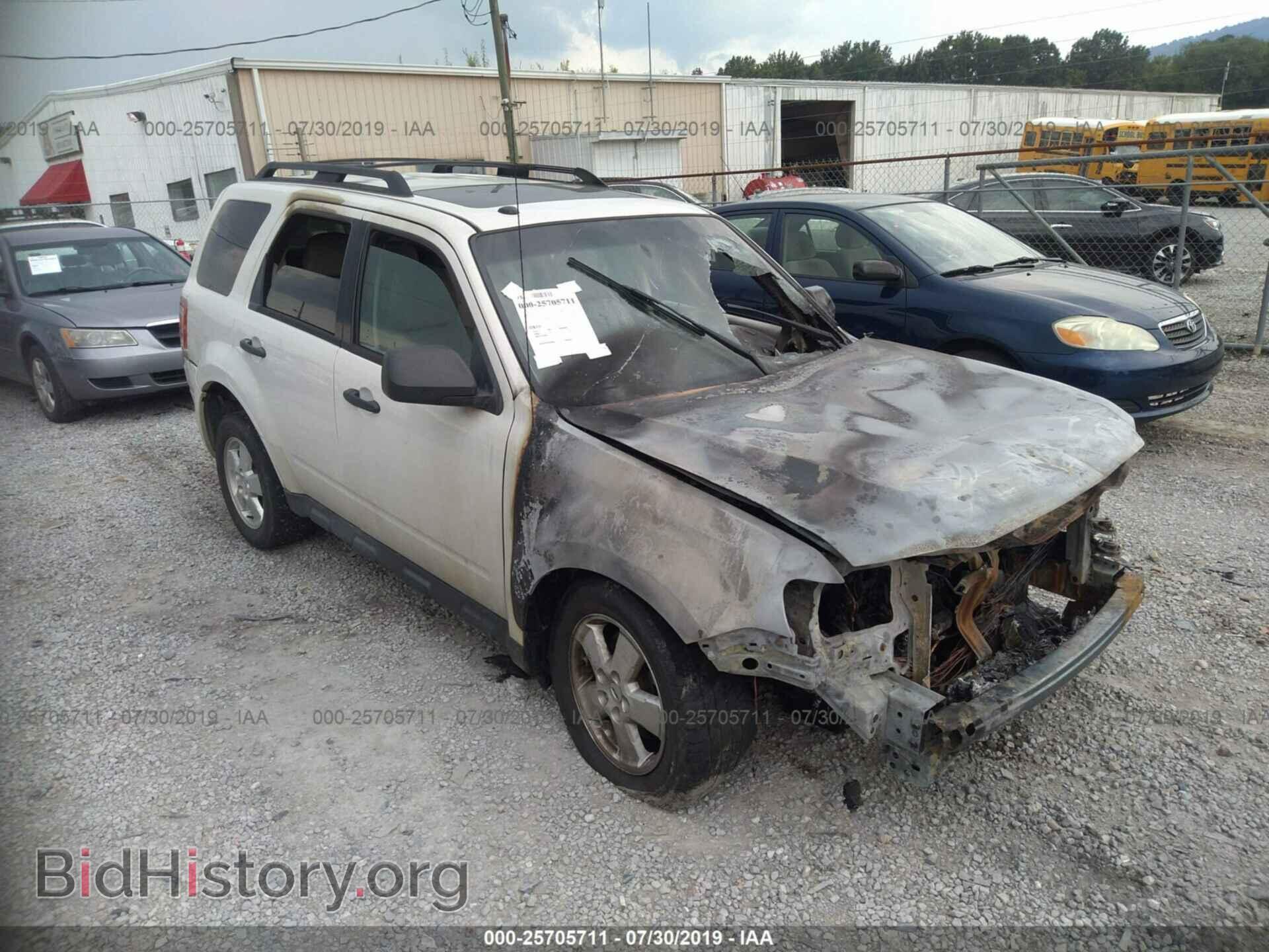Photo 1FMCU0D74BKC23055 - FORD ESCAPE 2011
