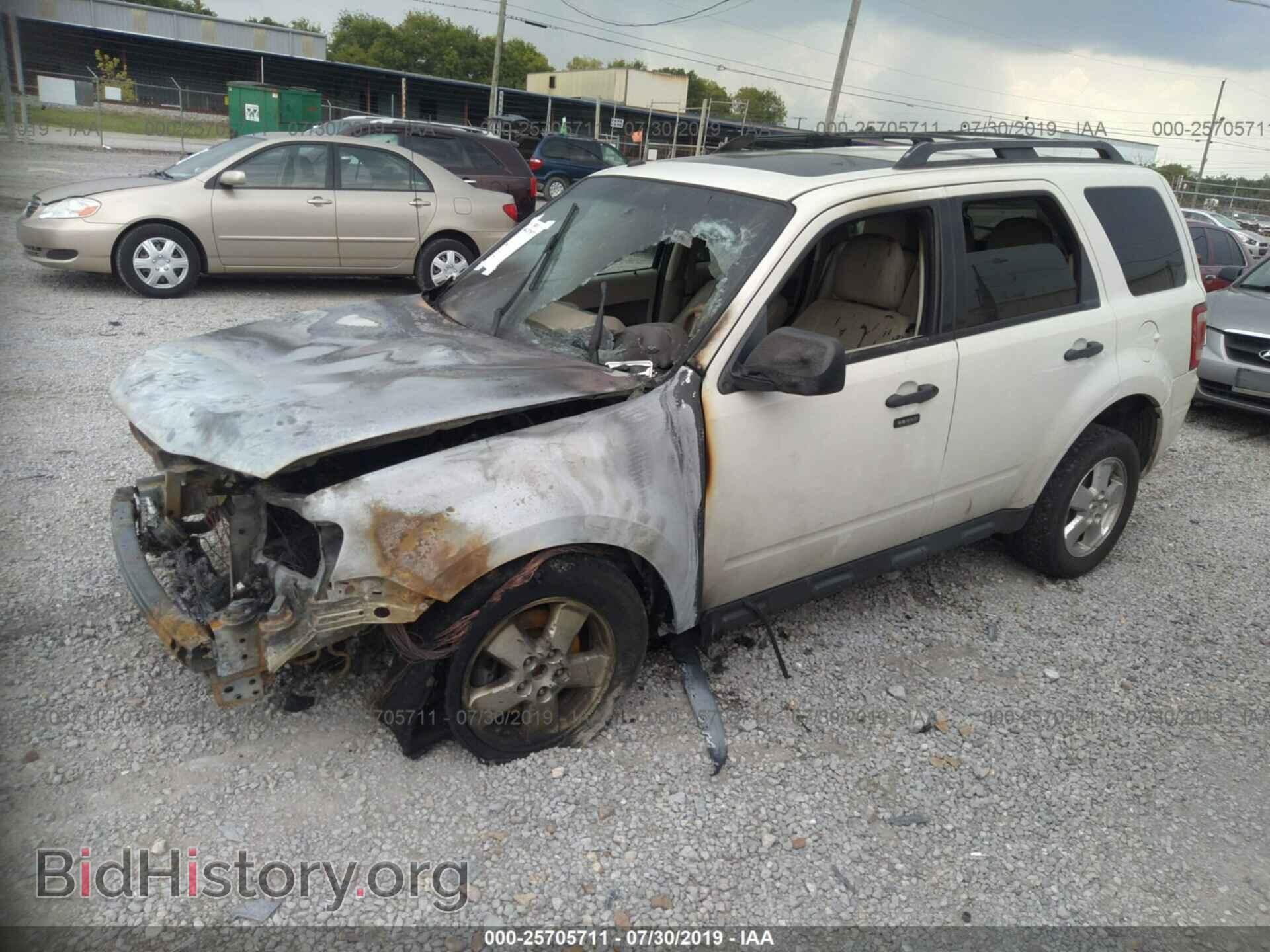 2011 FORD ESCAPE - VIN: 1FMCU0D74BKC23055 - Photo 2