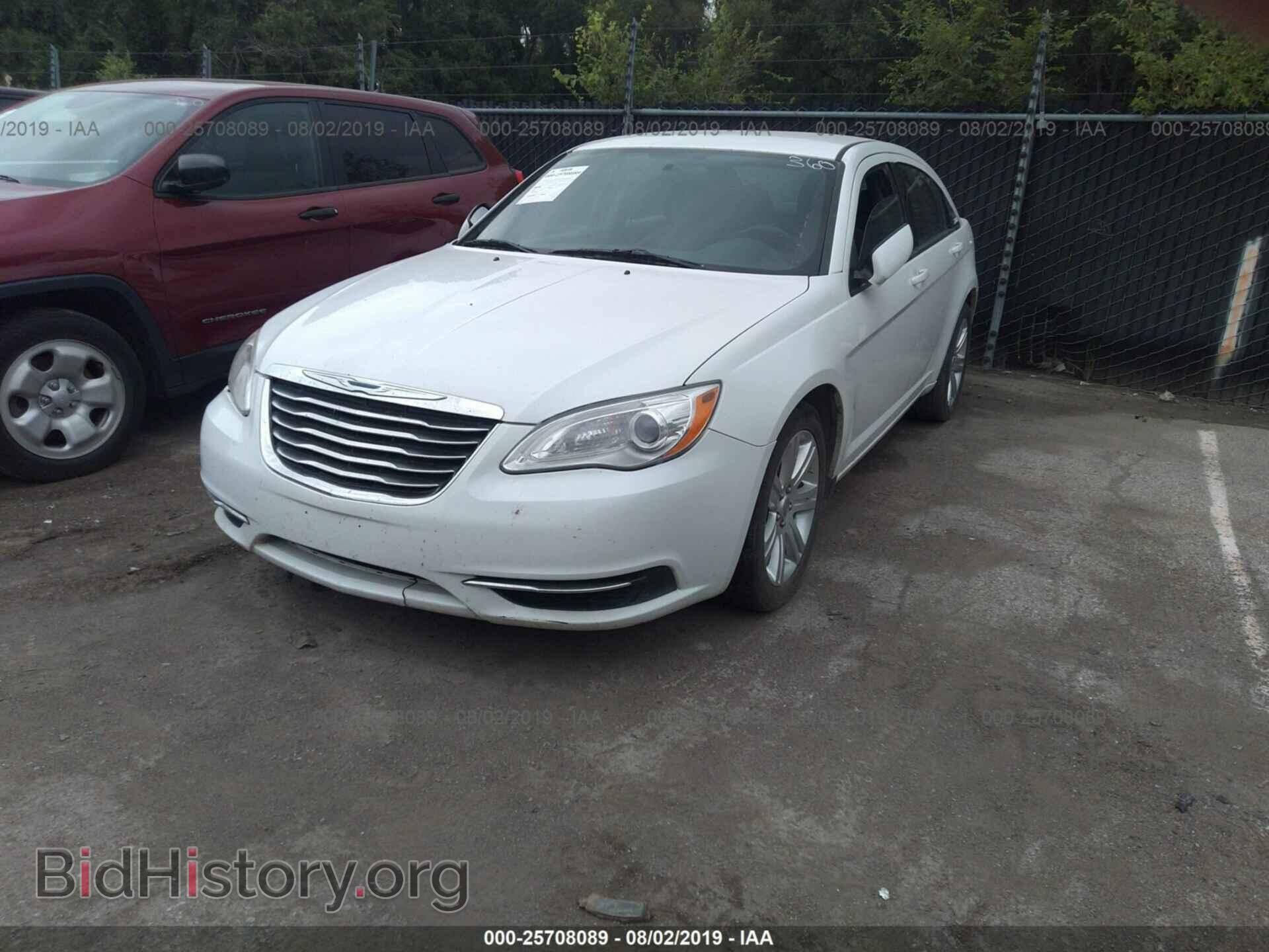 2013 CHRYSLER 200 - VIN: 1C3CCBAB1DN698356 - Photo 2