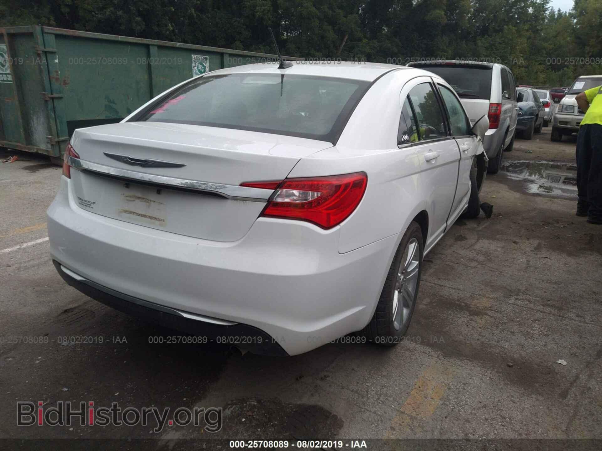 2013 CHRYSLER 200 - VIN: 1C3CCBAB1DN698356 - Photo 4