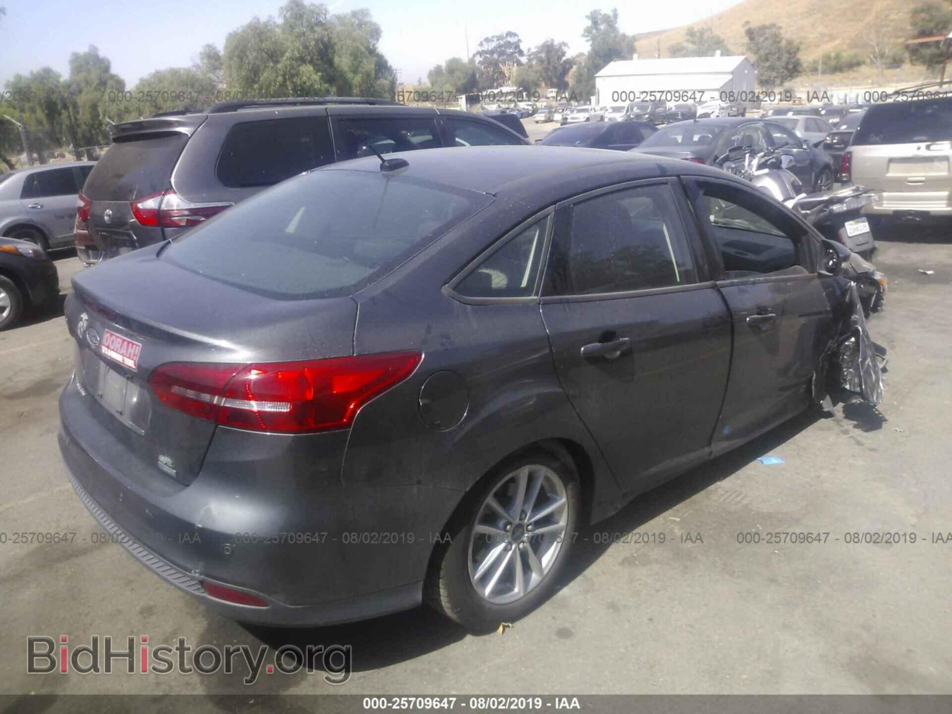 2015 Ford Focus - VIN: 1FADP3FE2FL341432 - Photo 4