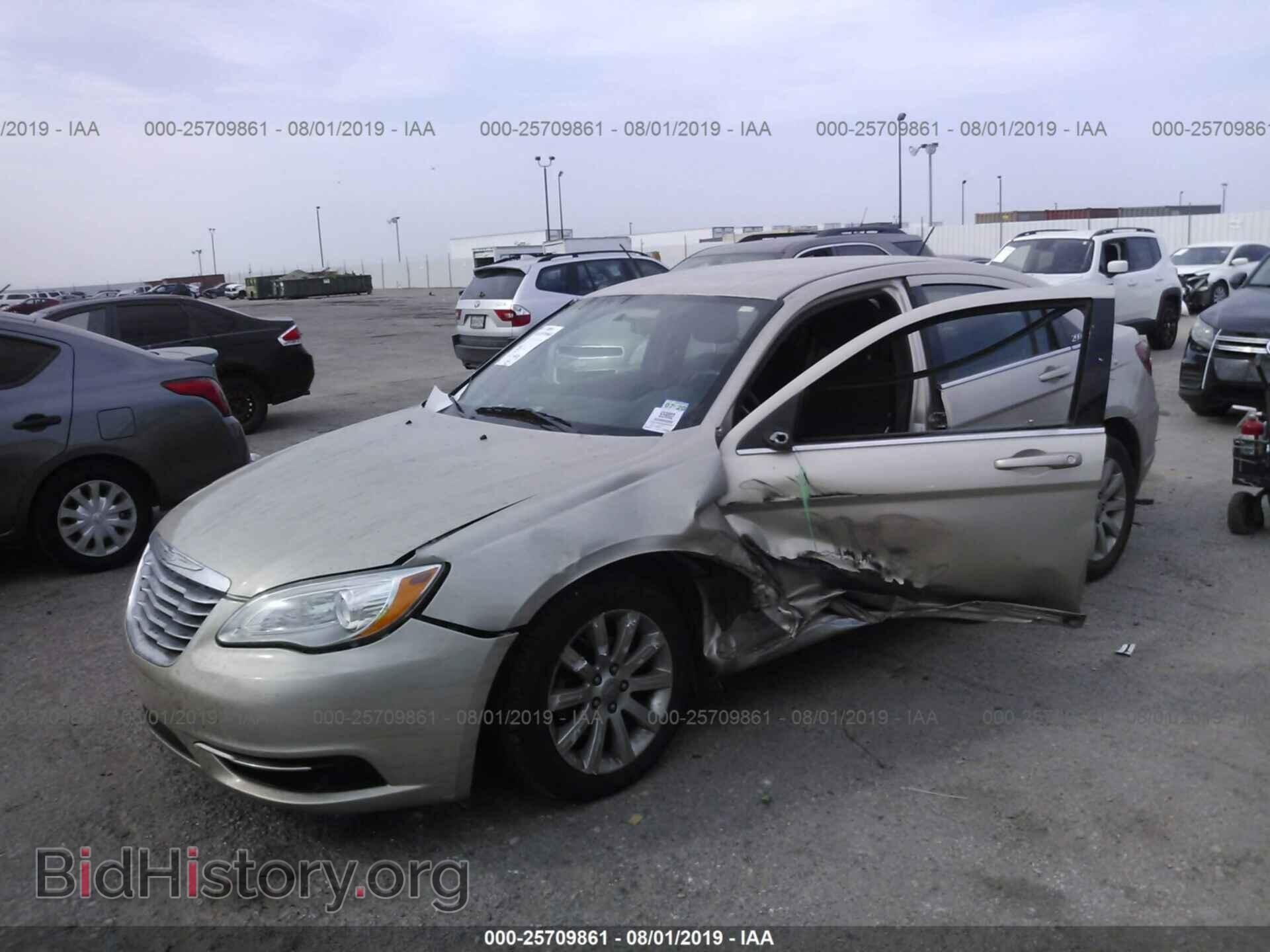 2013 CHRYSLER 200 - VIN: 1C3CCBBB9DN693937 - Фото 2