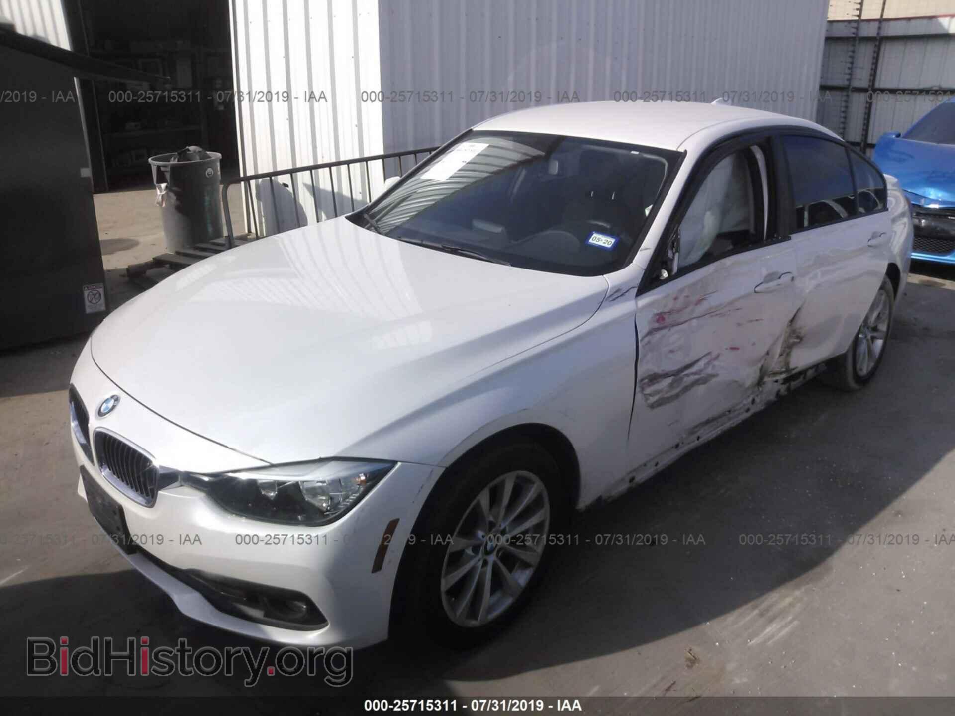 2016 BMW 320 - VIN: WBA8E1G53GNT34285 - Фото 2
