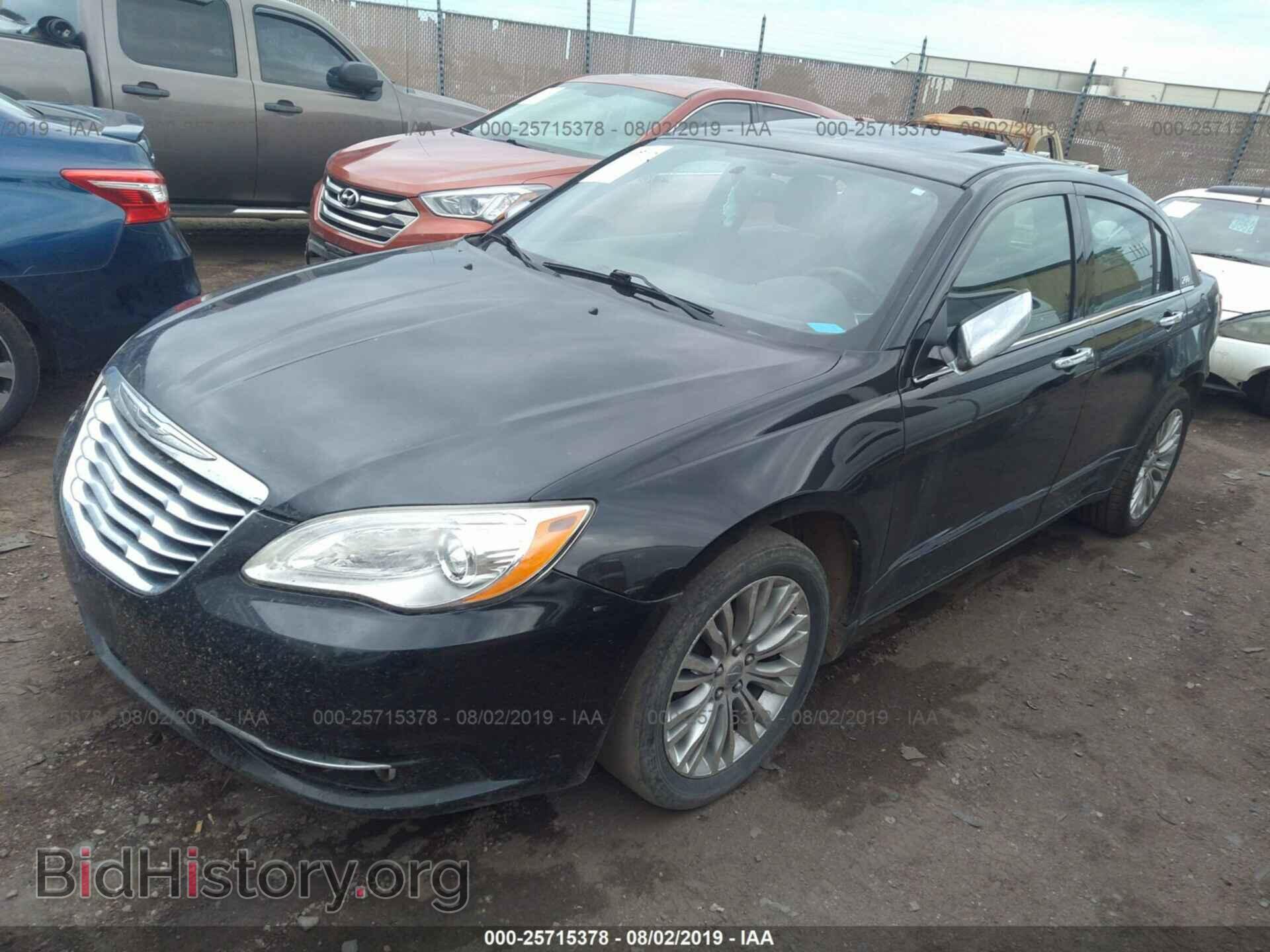2011 CHRYSLER 200 - VIN: 1C3BC2FG5BN519491 - Фото 2