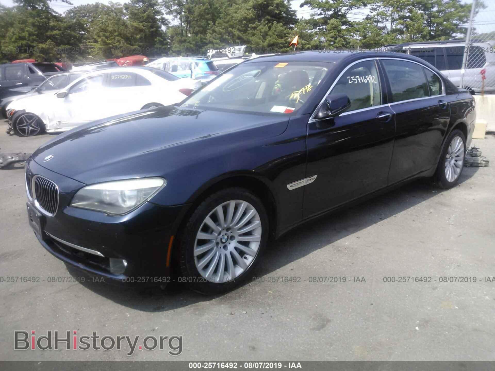 2012 BMW 750 - VIN: WBAKC8C57CC436916 - Фото 2