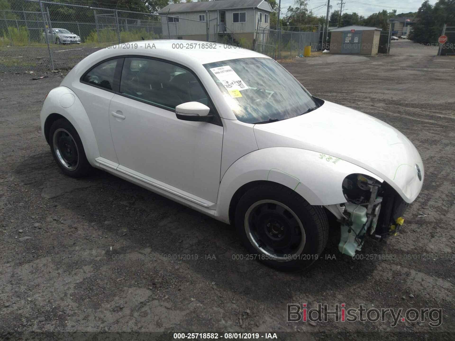 Photo 3VWJP7ATXCM612769 - VOLKSWAGEN BEETLE 2012