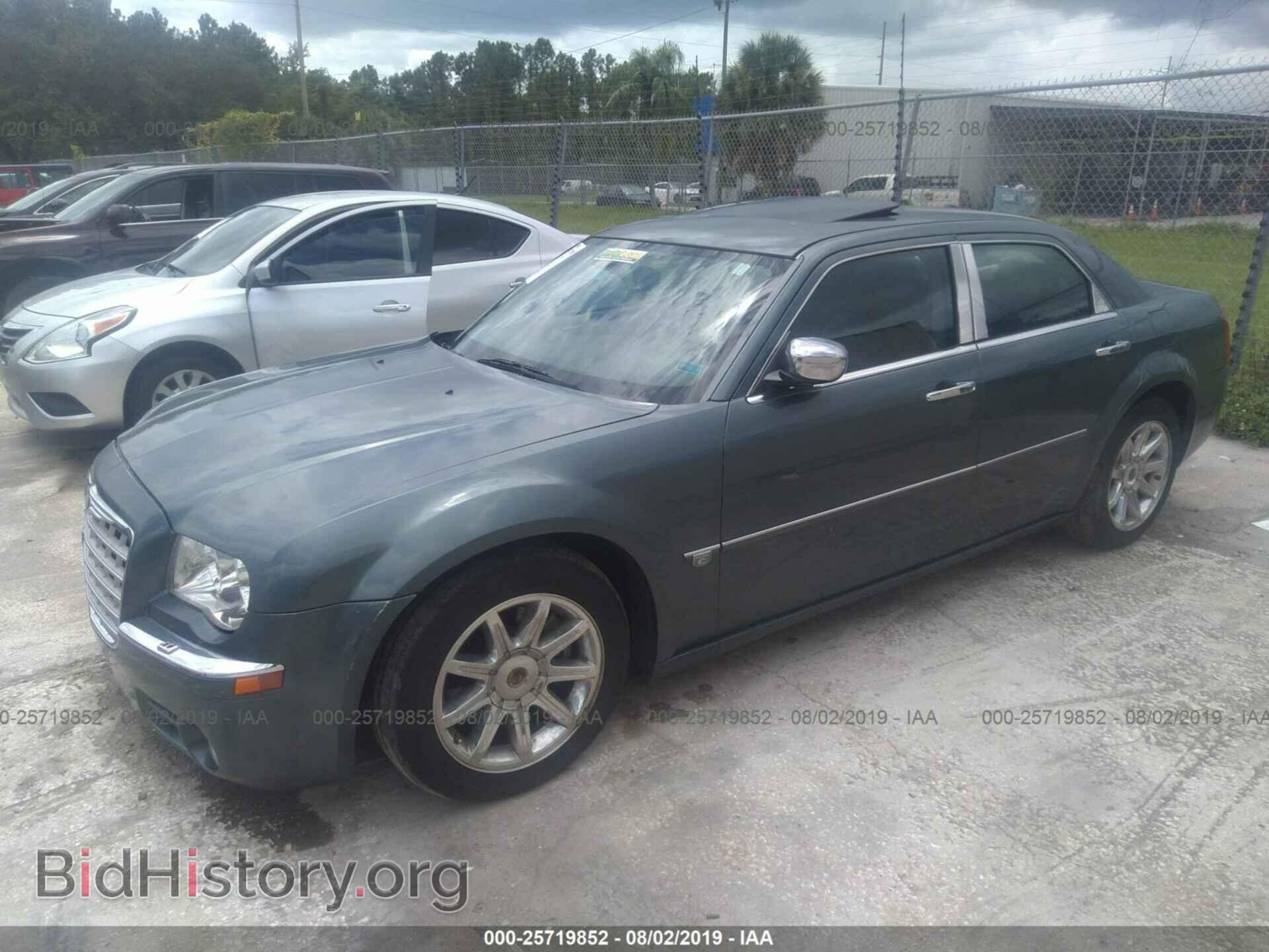 2005 CHRYSLER 300C - VIN: 2C3AA63HX5H507775 - Фото 2