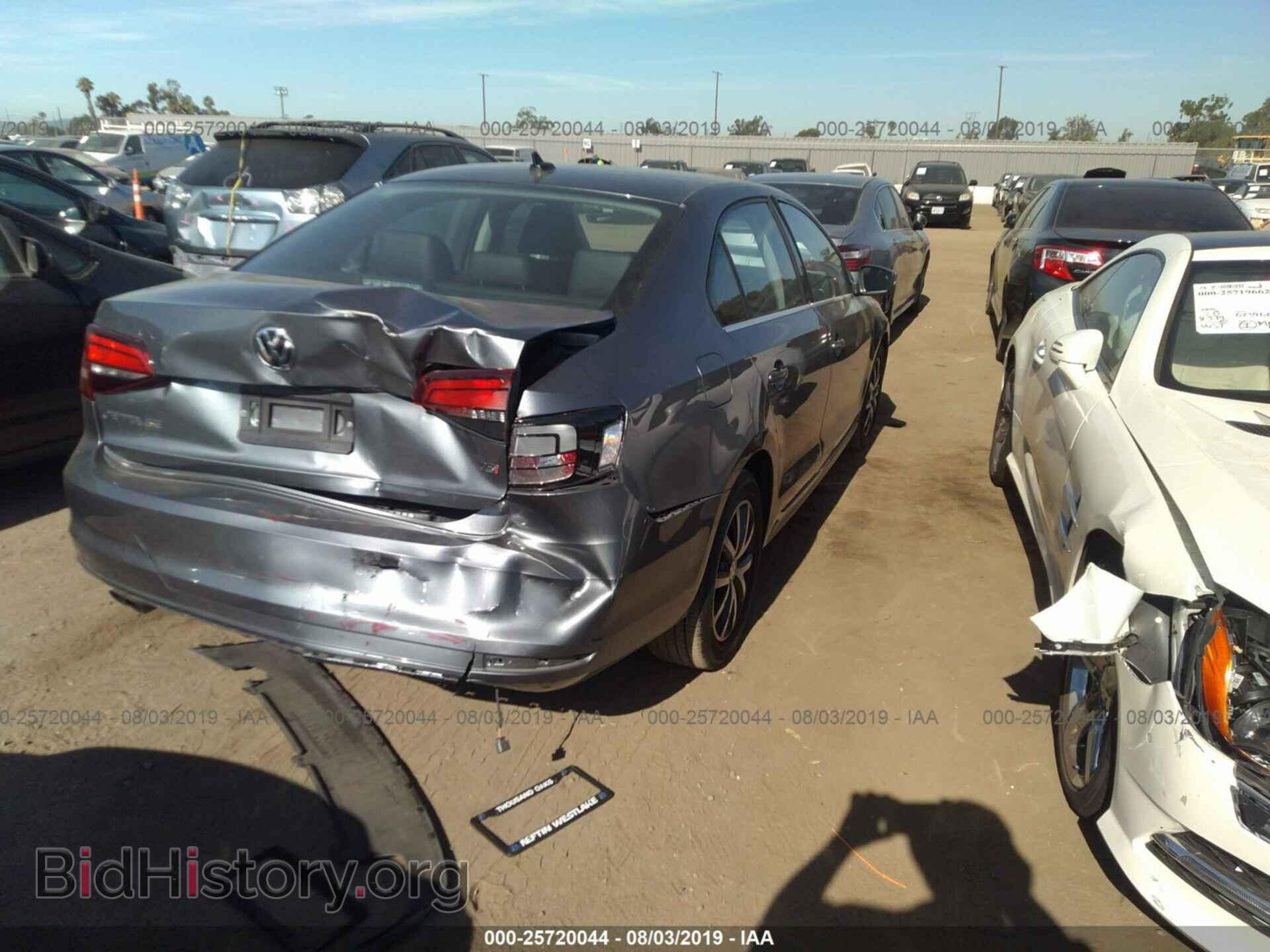 2017 VOLKSWAGEN JETTA - VIN: 3VWDB7AJXHM413464 - Photo 4