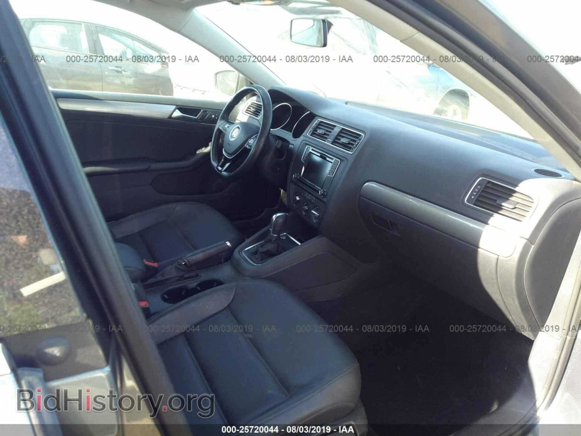 2017 VOLKSWAGEN JETTA - VIN: 3VWDB7AJXHM413464 - Photo 5