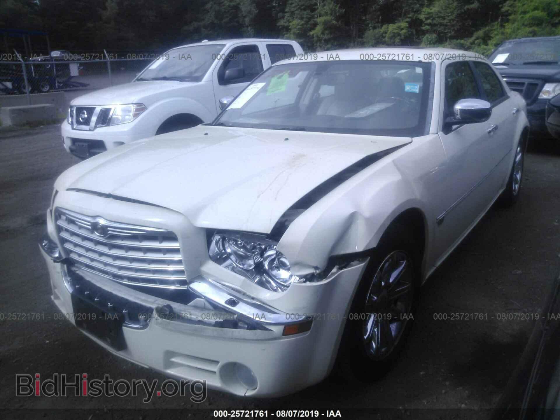 2006 CHRYSLER 300C - VIN: 2C3KA63H26H291667 - Фото 2