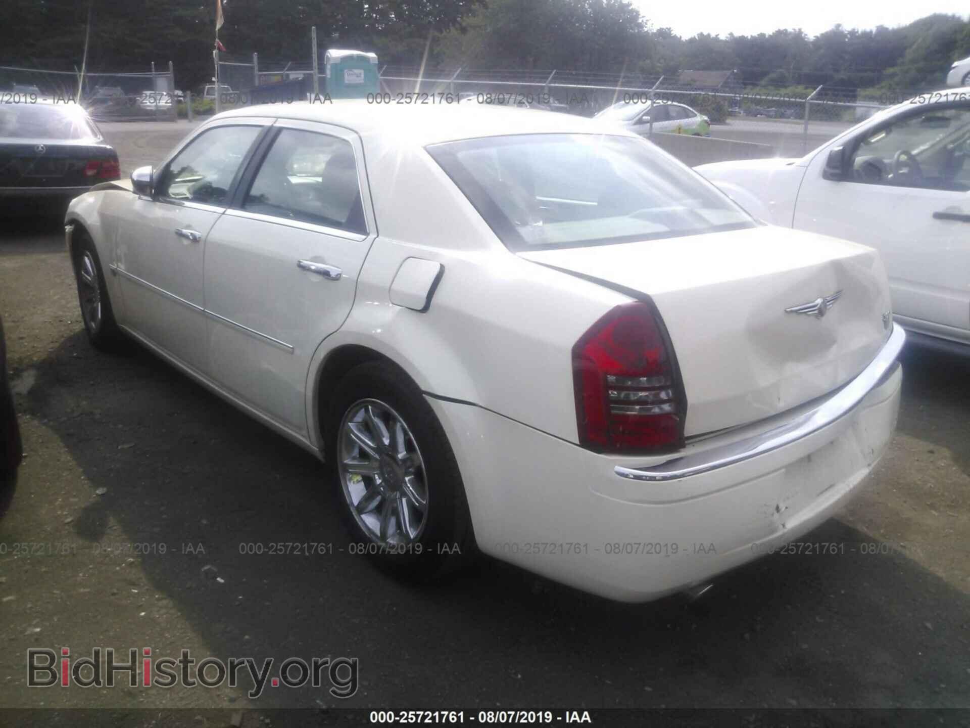2006 CHRYSLER 300C - VIN: 2C3KA63H26H291667 - Фото 3