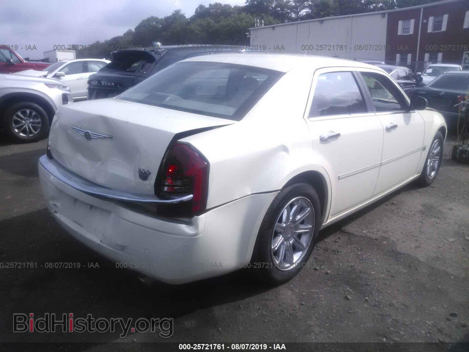 2006 CHRYSLER 300C - VIN: 2C3KA63H26H291667 - Фото 4