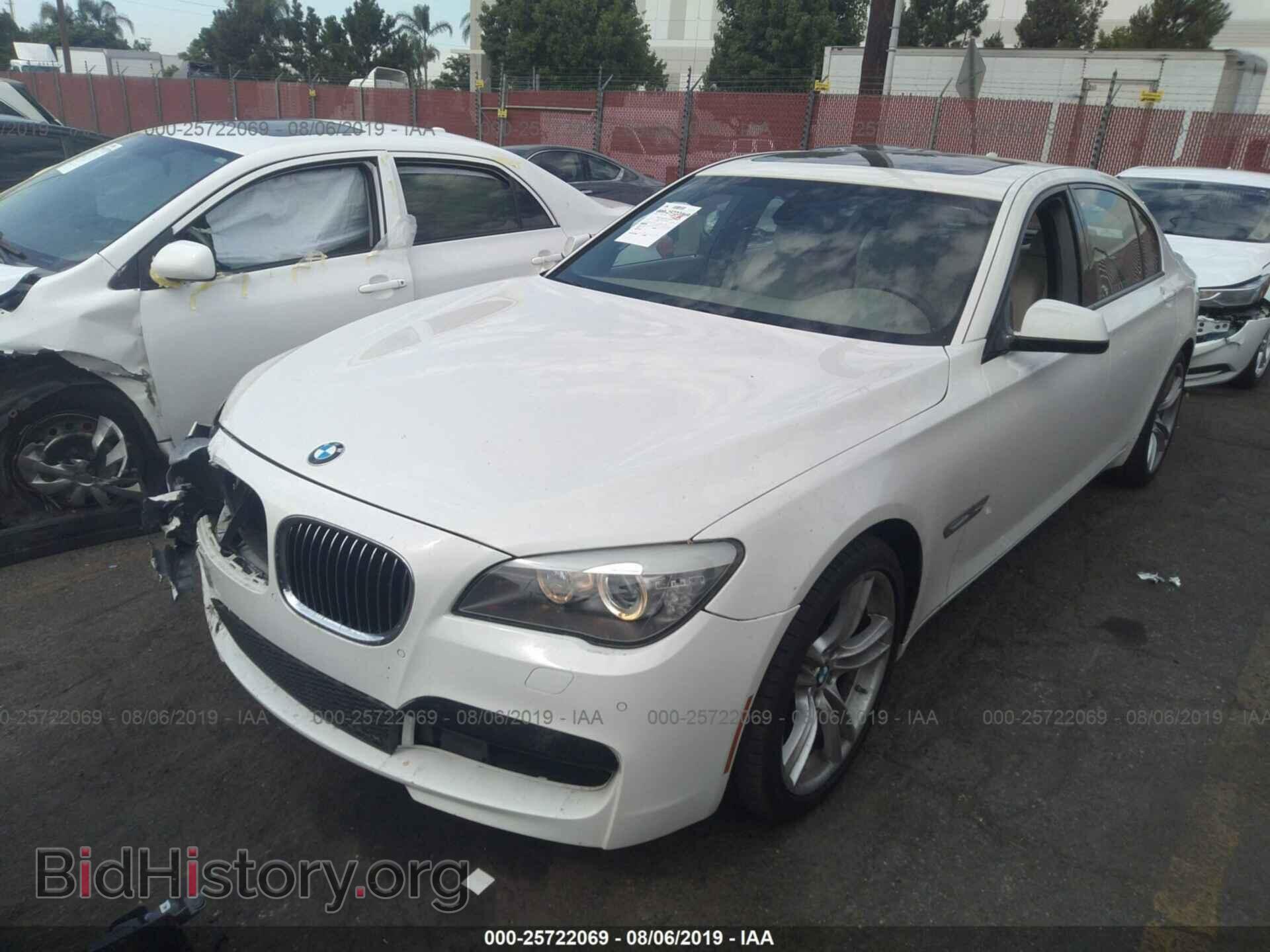 2012 BMW 740 - VIN: WBAKB4C52CC576867 - Фото 2