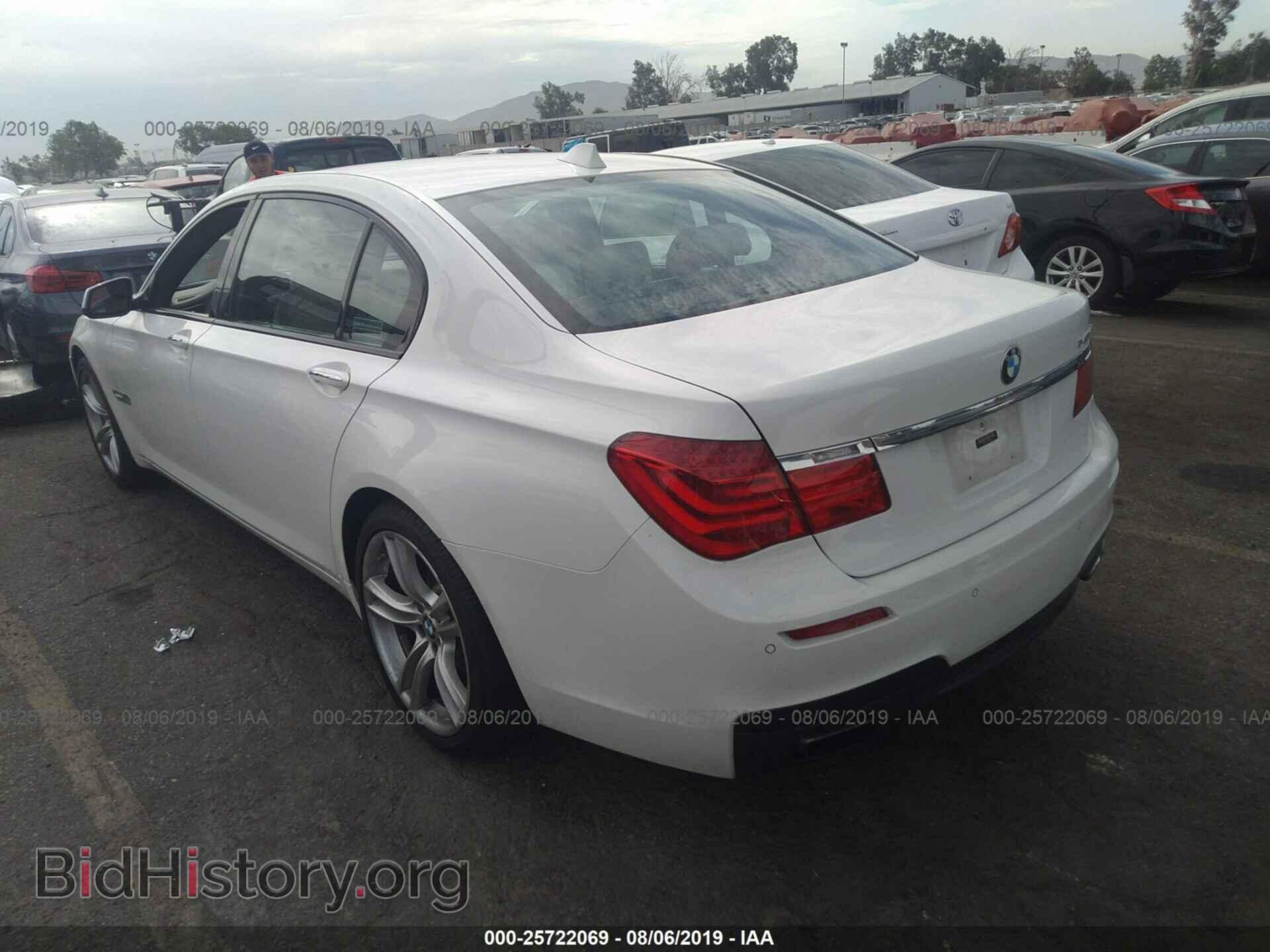 2012 BMW 740 - VIN: WBAKB4C52CC576867 - Фото 3