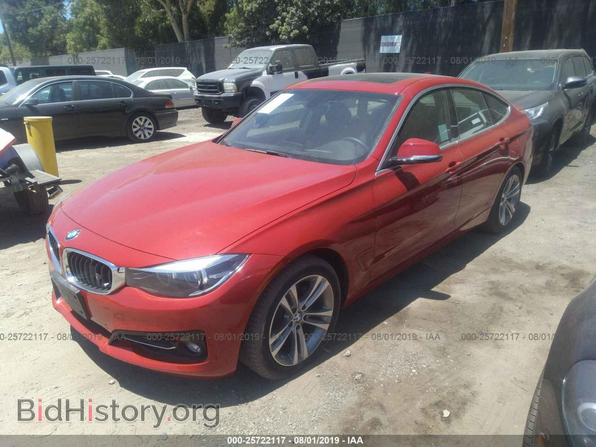 2018 BMW 330 - VIN: WBA8Z9C58JB220123 - Фото 2