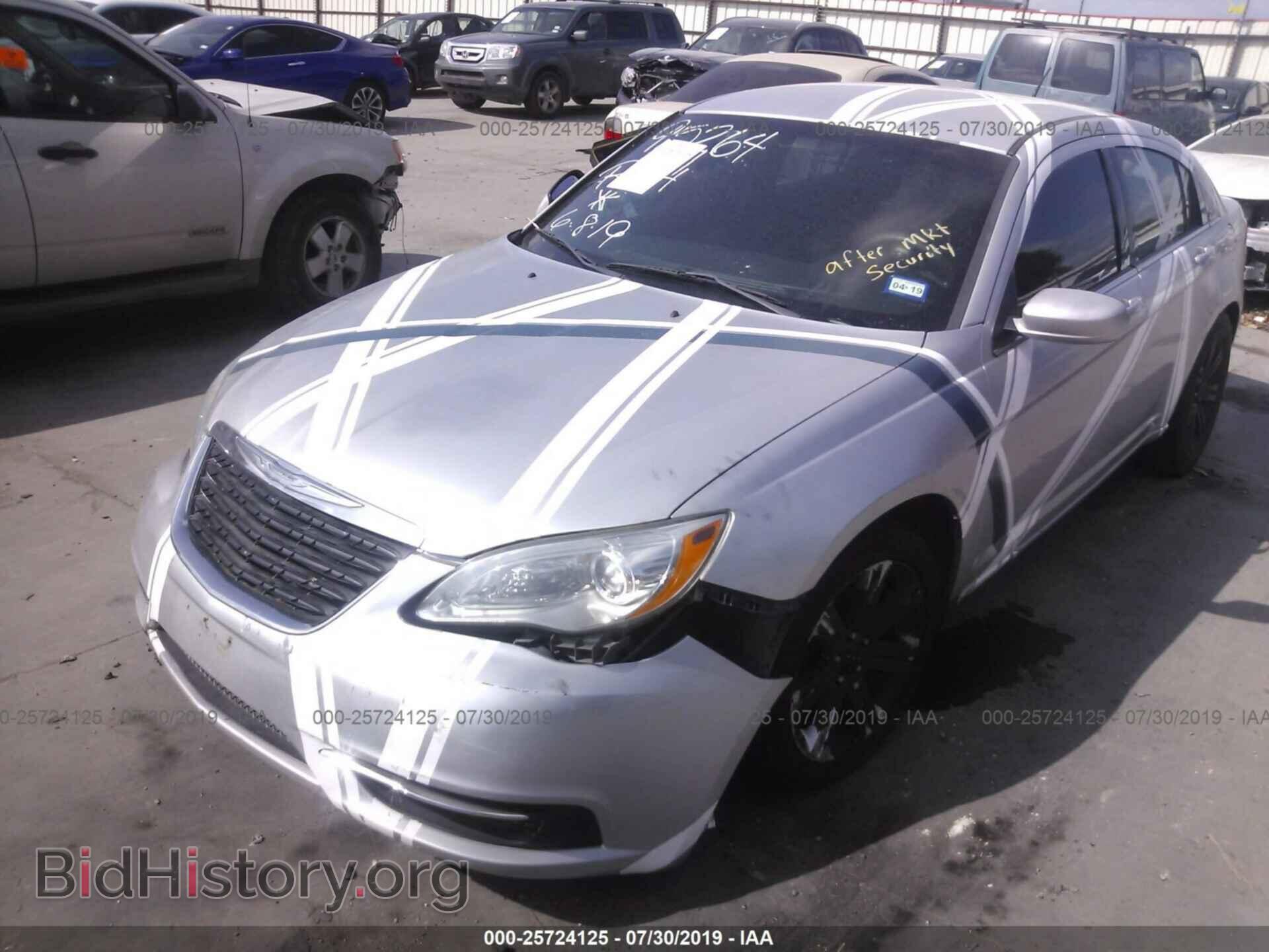 2012 CHRYSLER 200 - VIN: 1C3CCBABXCN295264 - Фото 2