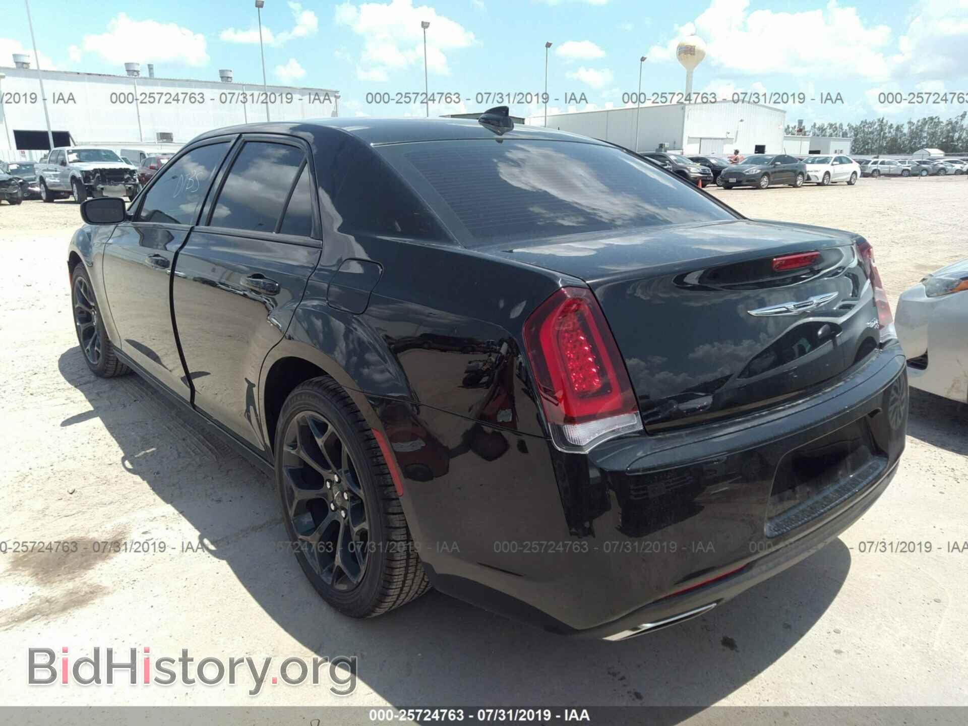 2019 CHRYSLER 300 - VIN: 2C3CCABG0KH682823 - Фото 3