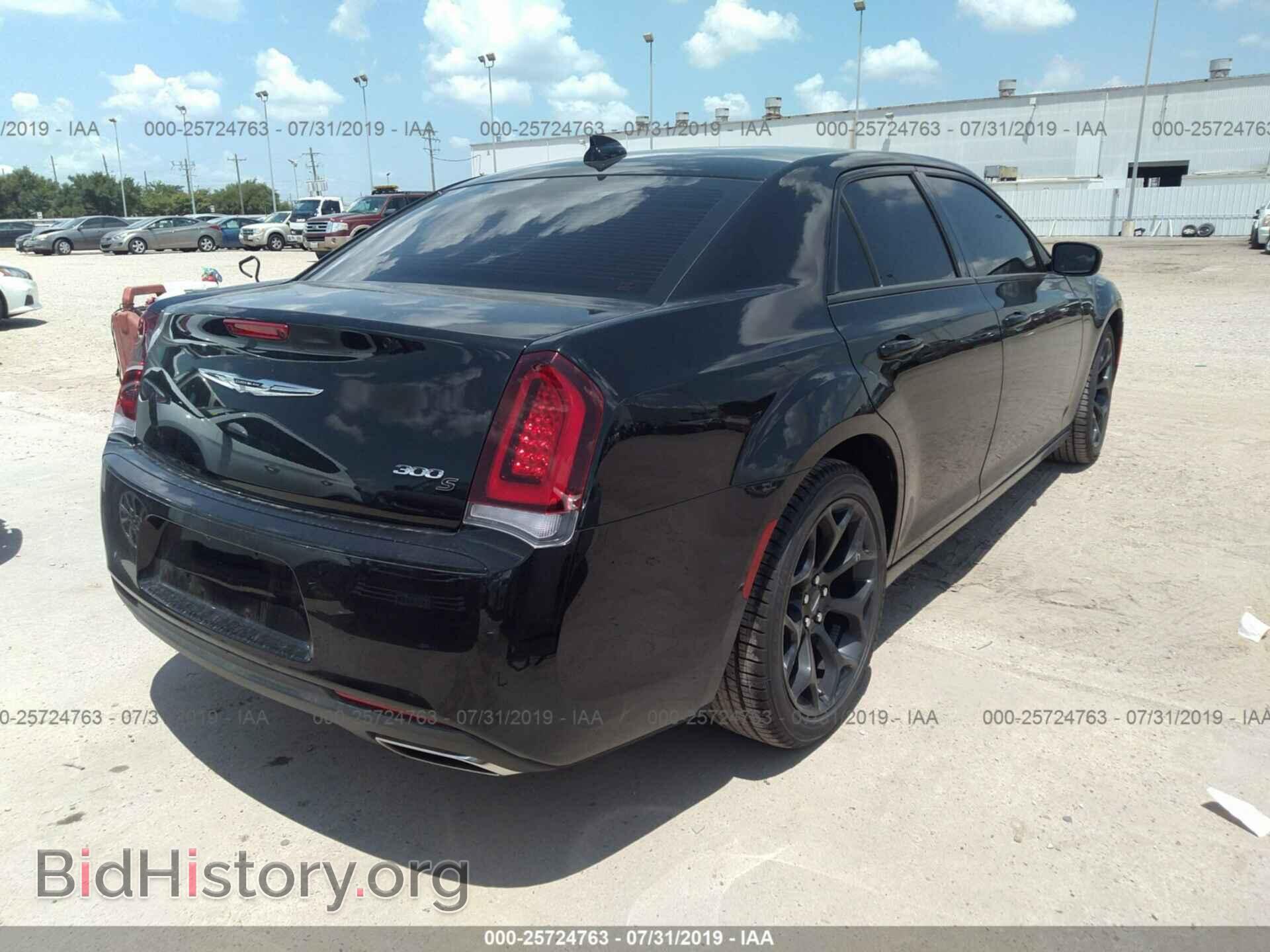 2019 CHRYSLER 300 - VIN: 2C3CCABG0KH682823 - Фото 4