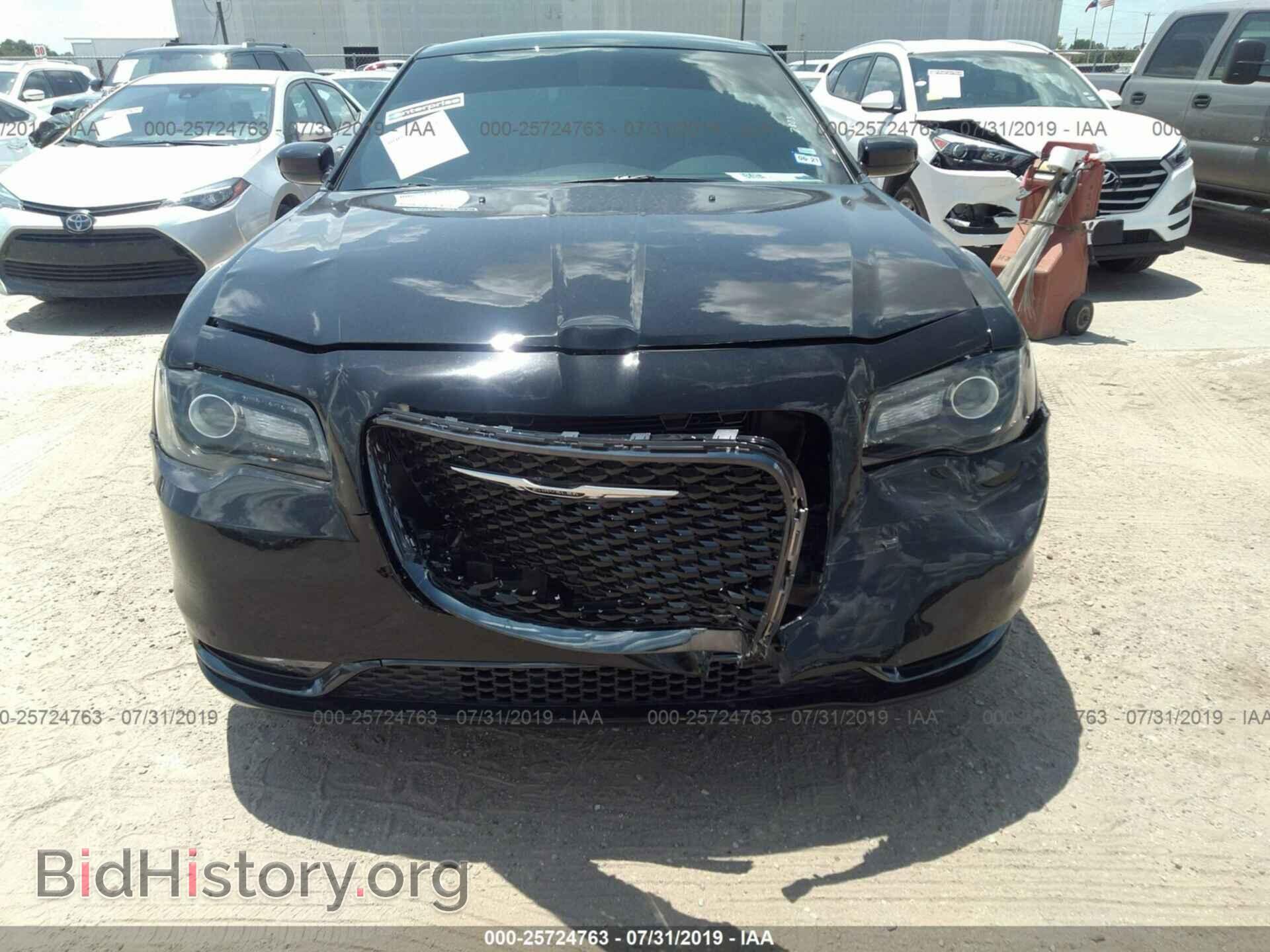 2019 CHRYSLER 300 - VIN: 2C3CCABG0KH682823 - Фото 6