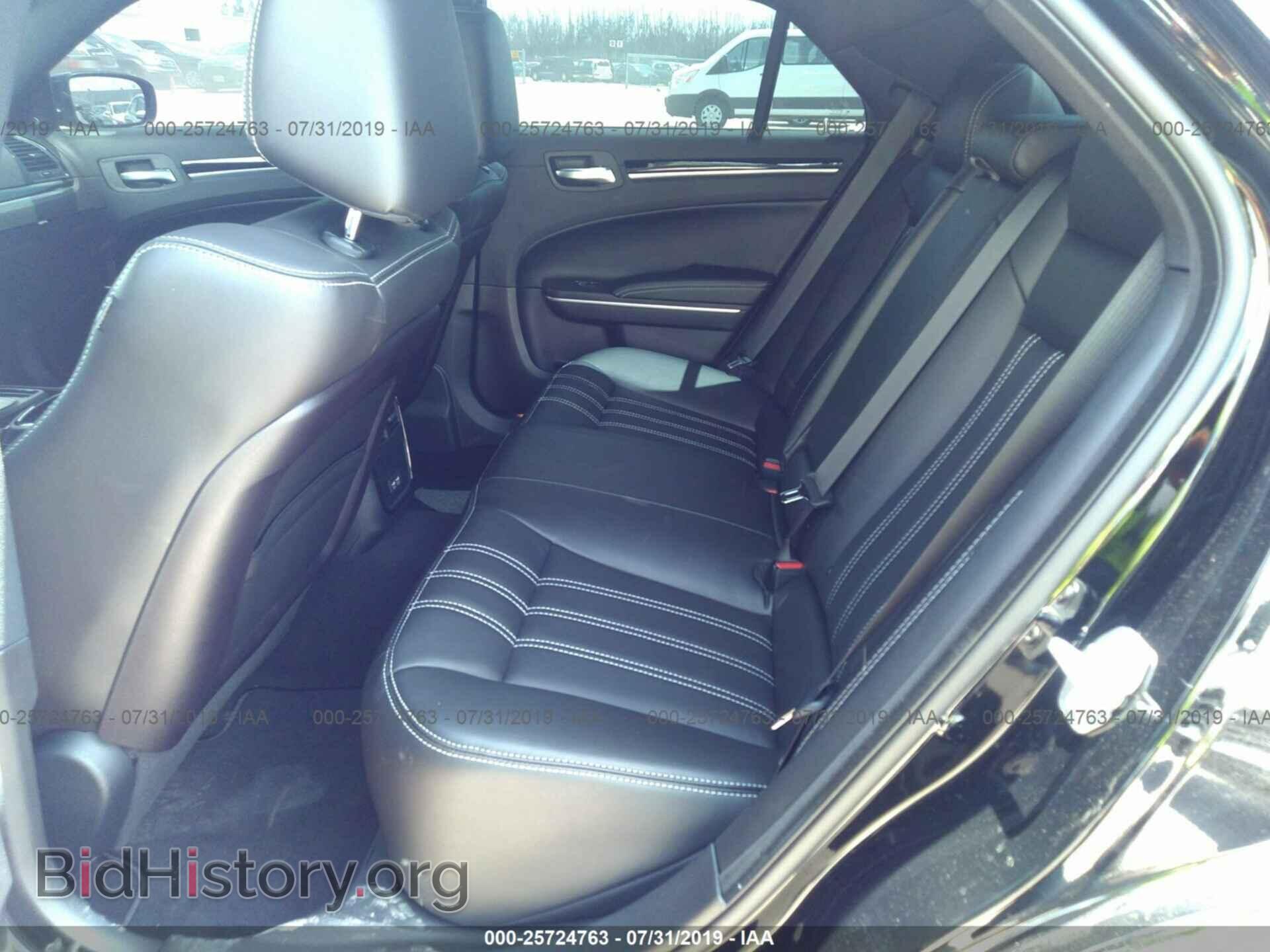 2019 CHRYSLER 300 - VIN: 2C3CCABG0KH682823 - Фото 8