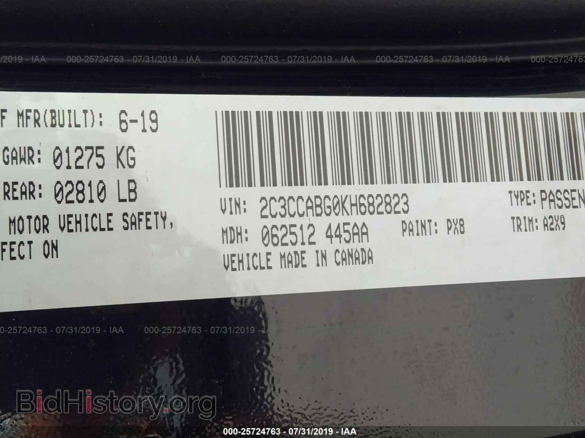 2019 CHRYSLER 300 - VIN: 2C3CCABG0KH682823 - Фото 9