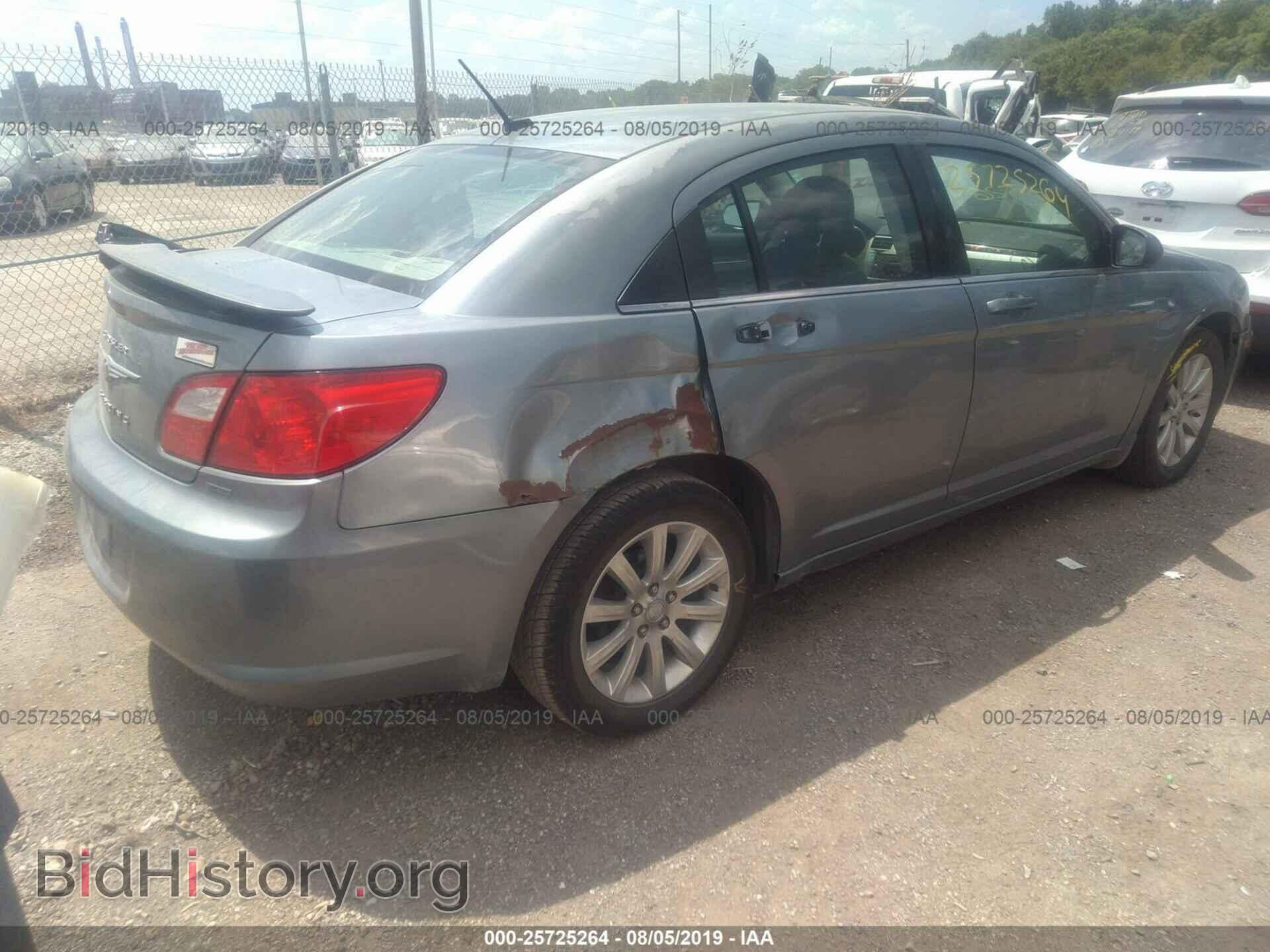 2010 CHRYSLER SEBRING - VIN: 1C3CC5FB9AN111620 - Фото 4