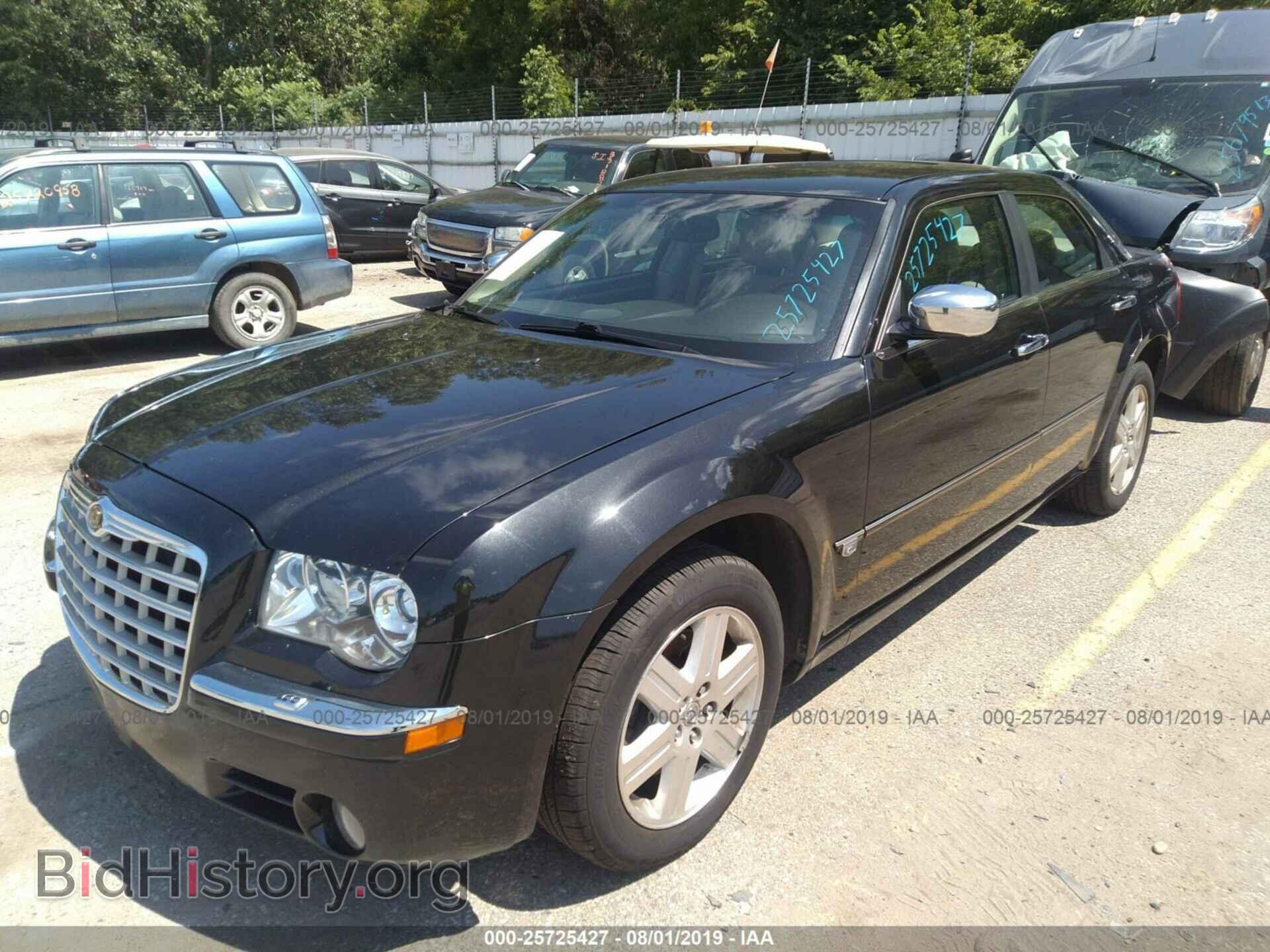 2005 CHRYSLER 300C - VIN: 2C3AK63H55H639629 - Фото 2