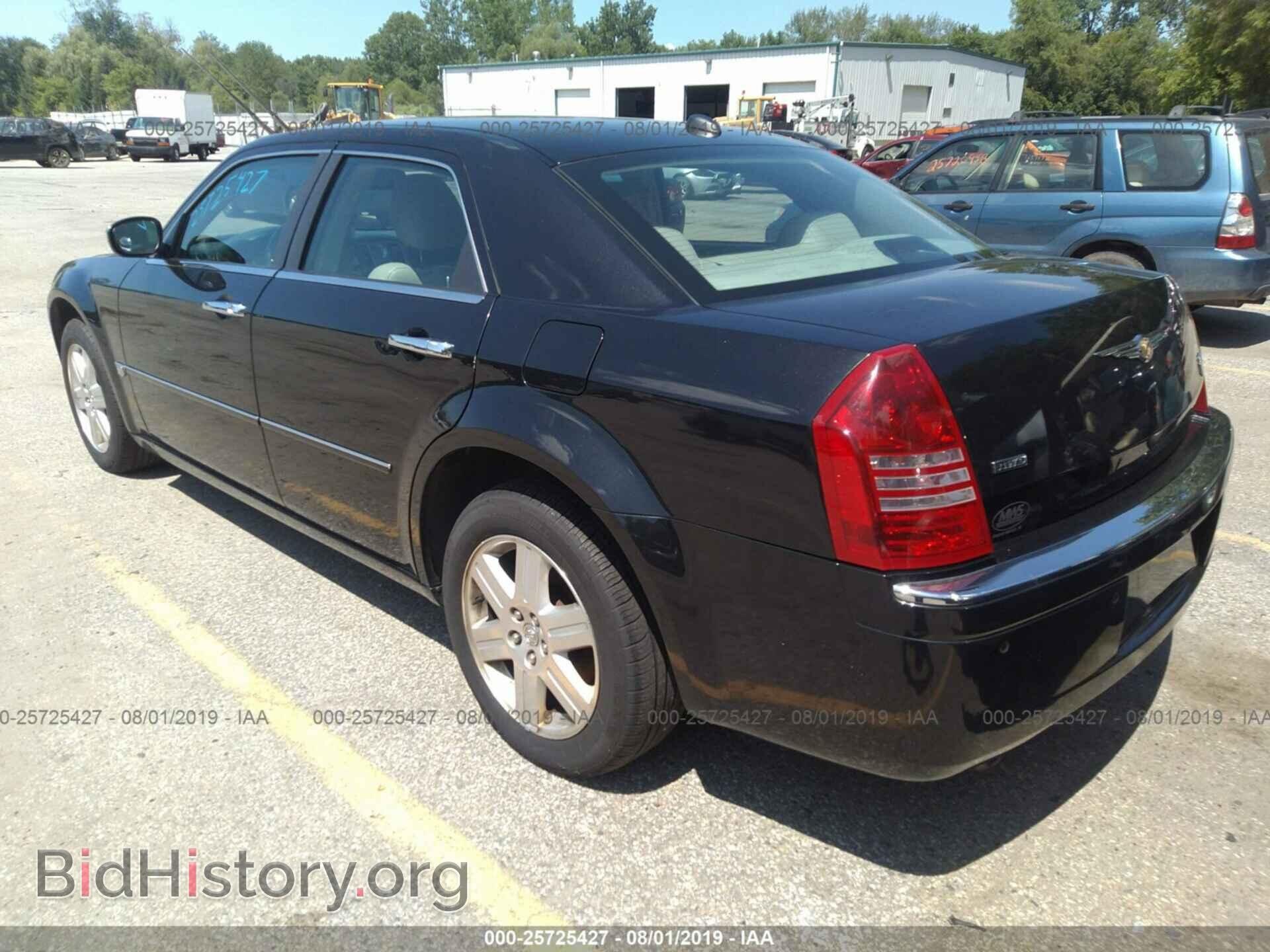 2005 CHRYSLER 300C - VIN: 2C3AK63H55H639629 - Фото 3