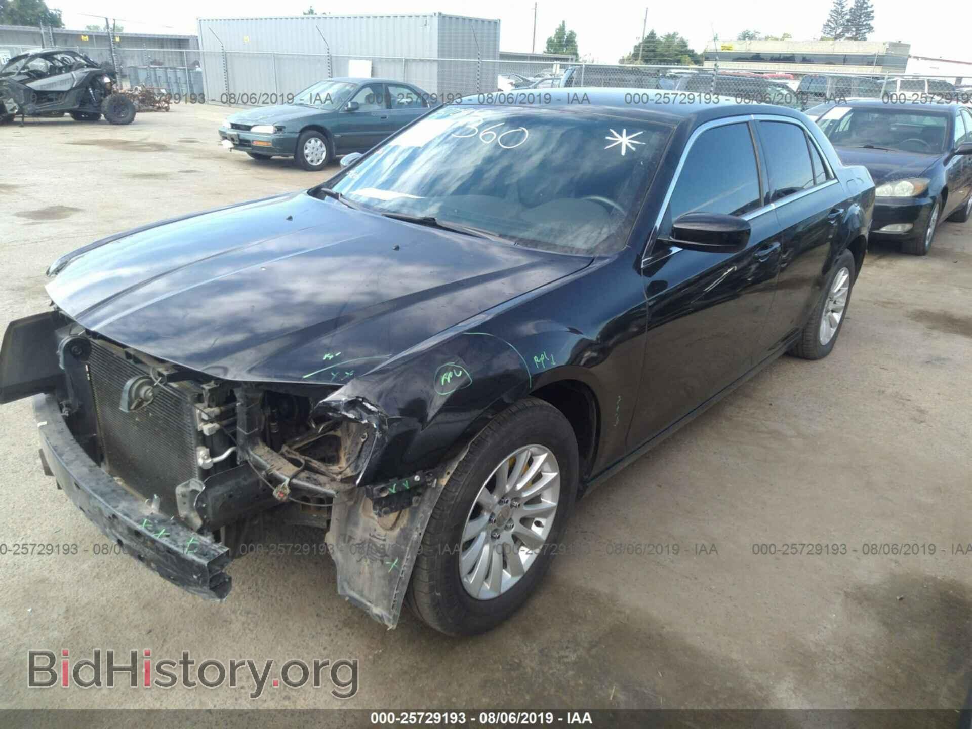 2014 CHRYSLER 300 - VIN: 2C3CCAAG0EH336132 - Фото 2