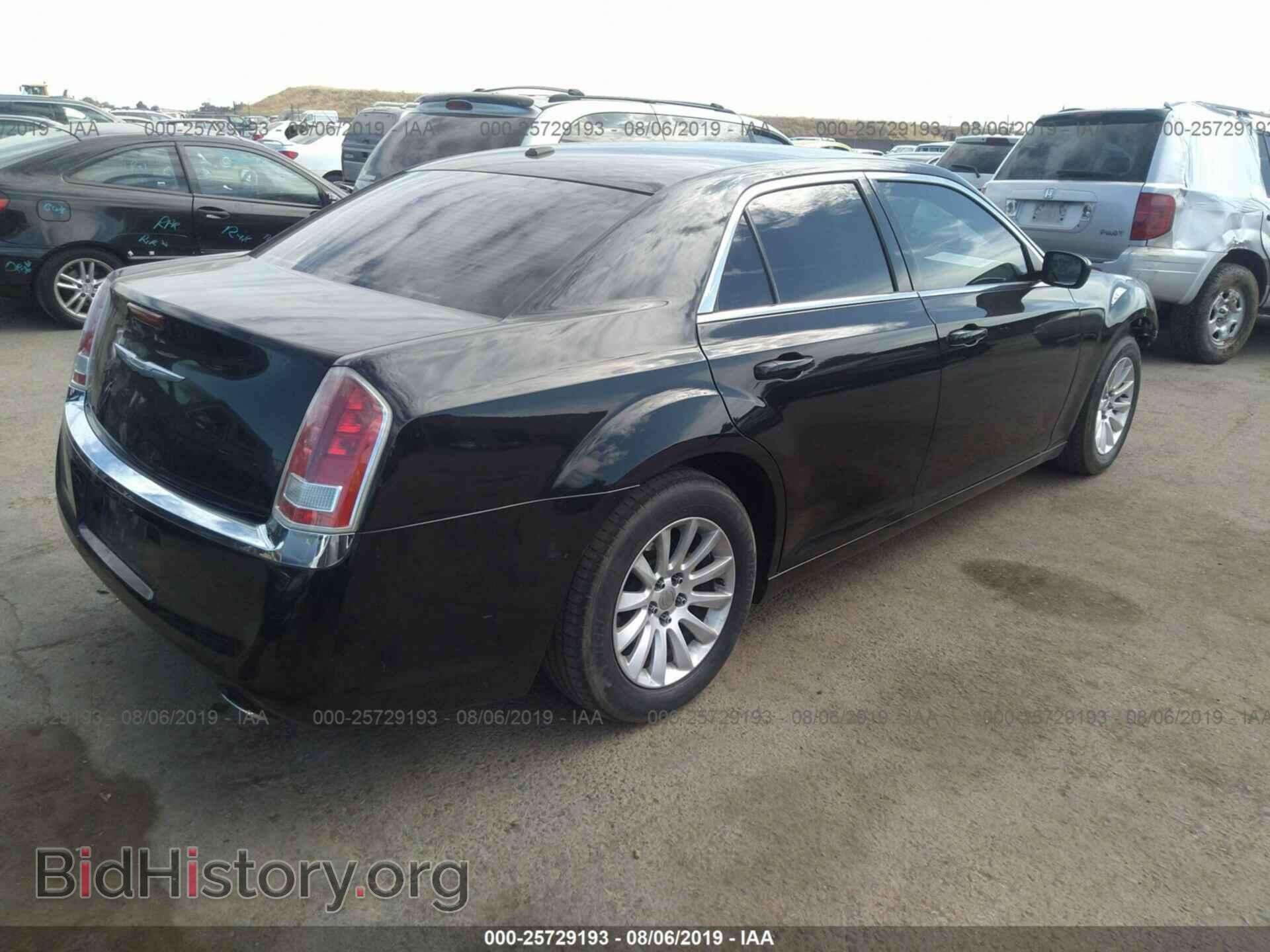 2014 CHRYSLER 300 - VIN: 2C3CCAAG0EH336132 - Фото 4