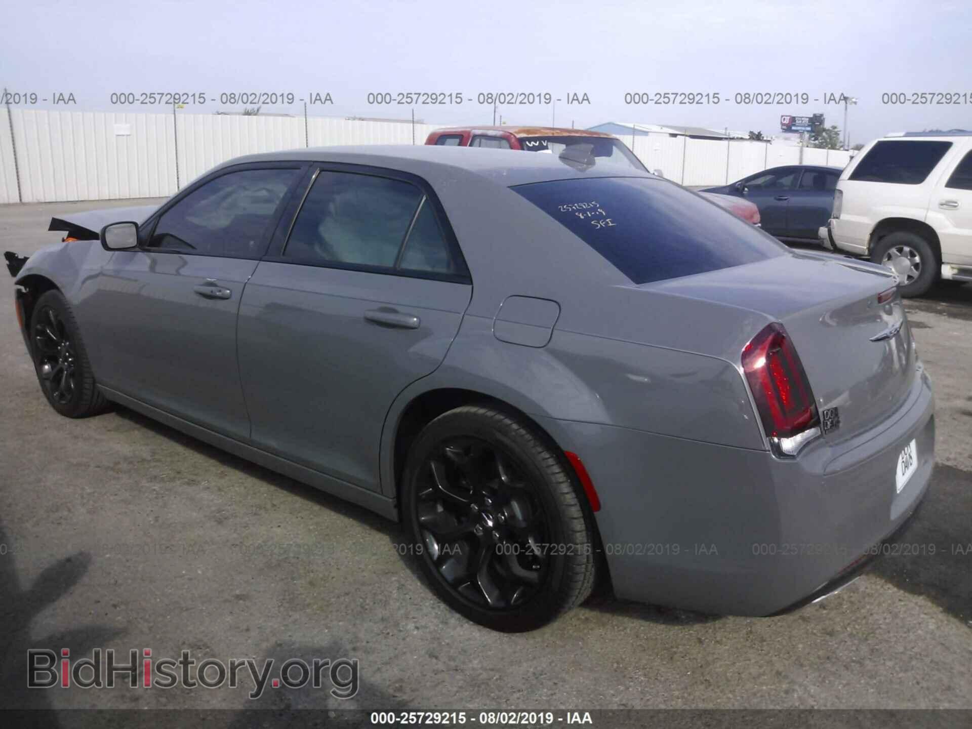 2019 CHRYSLER 300 - VIN: 2C3CCAAG8KH662238 - Фото 3