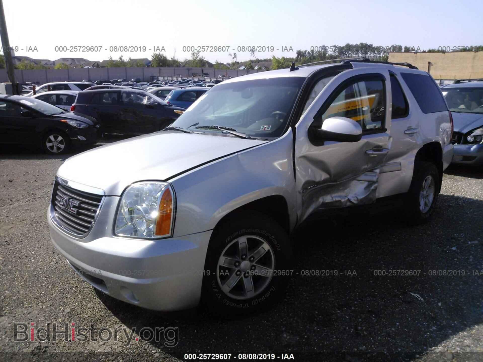 2011 GMC YUKON - VIN: 1GKS2AE08BR336127 - Photo 2