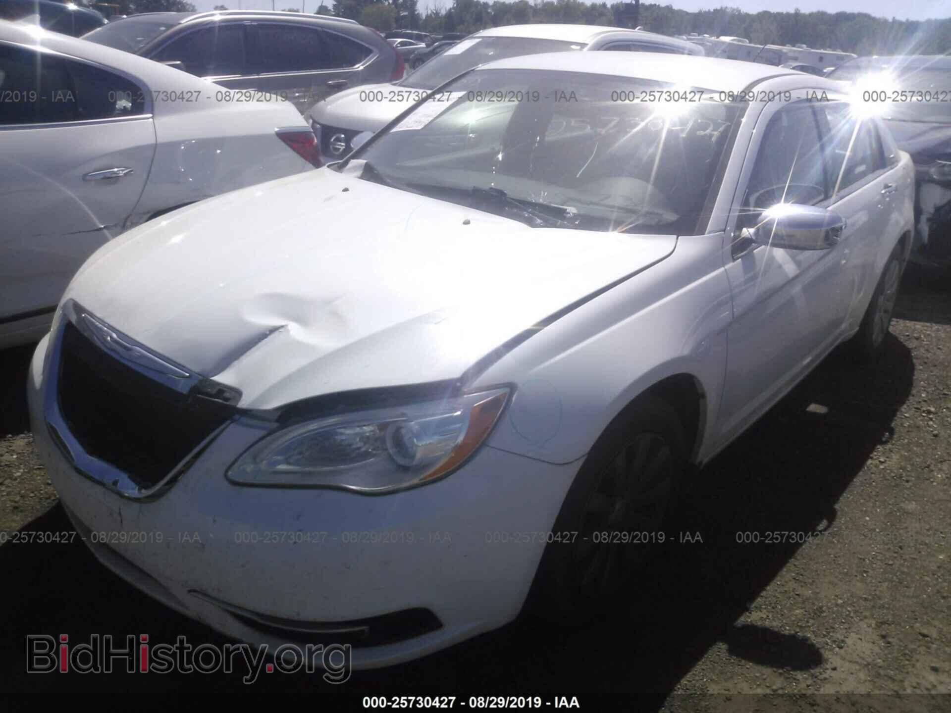 2013 CHRYSLER 200 - VIN: 1C3CCBCG6DN521990 - Фото 2