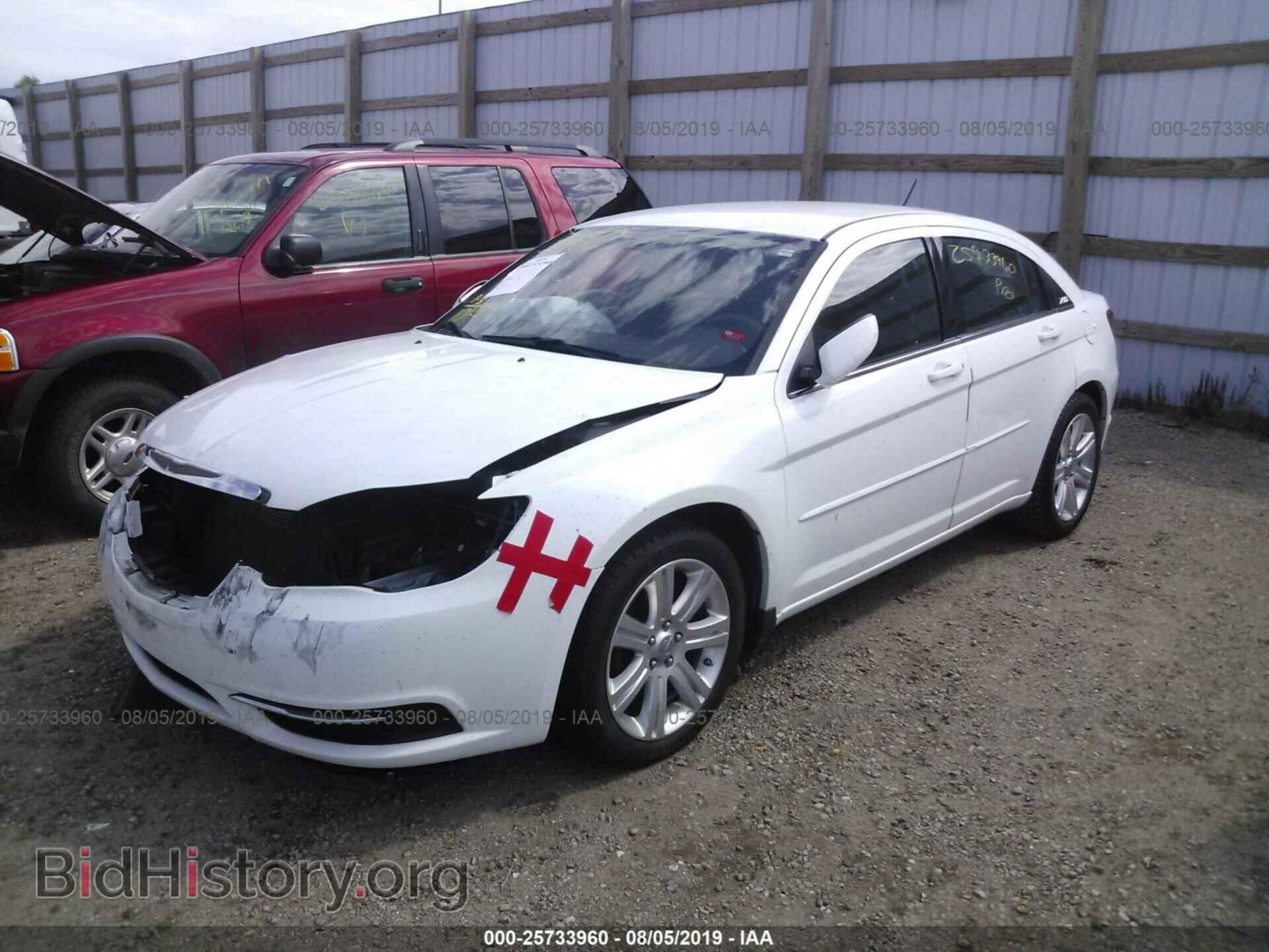2012 CHRYSLER 200 - VIN: 1C3CCBAG1CN240634 - Фото 2