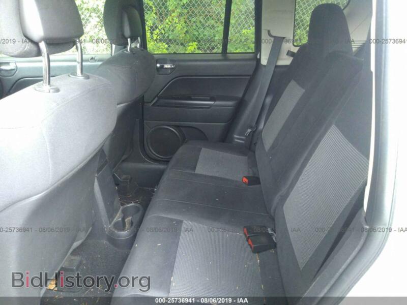 2011 Jeep COMPASS (VIN 1J4NT1FB5BD142460) — photo 8 of 10