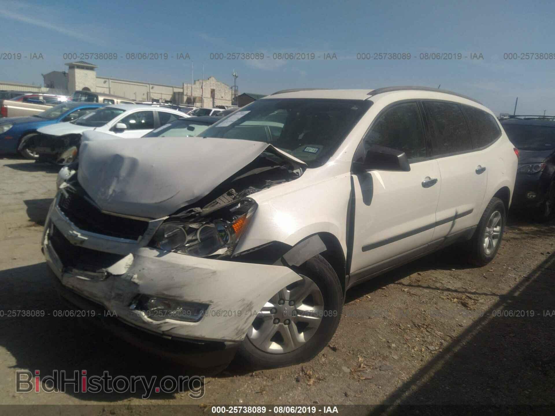 2011 CHEVROLET TRAVERSE - VIN: 1GNKRFED7BJ188002 - Photo 2