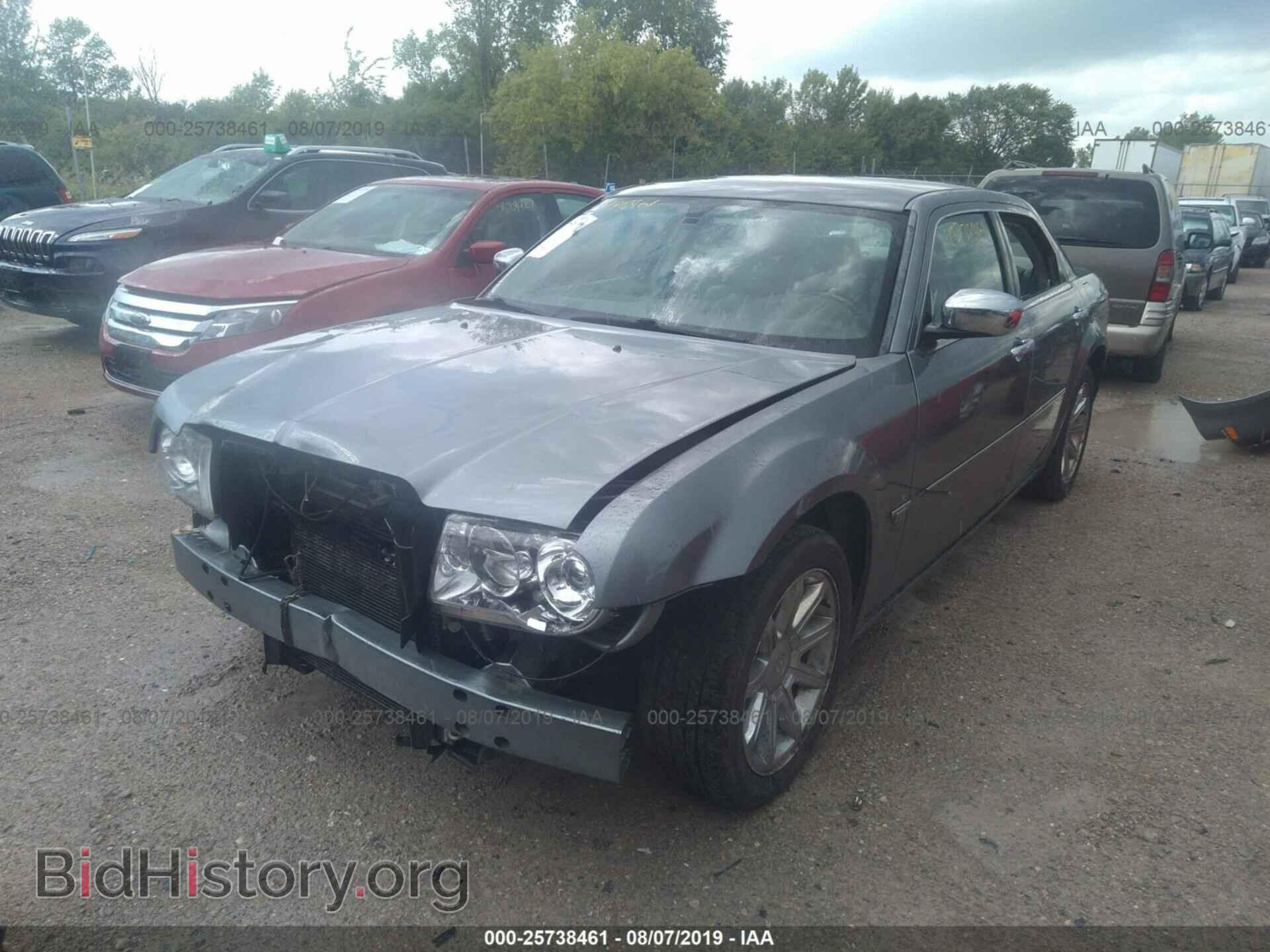 2006 CHRYSLER 300C - VIN: 2C3KA63H36H274666 - Фото 2
