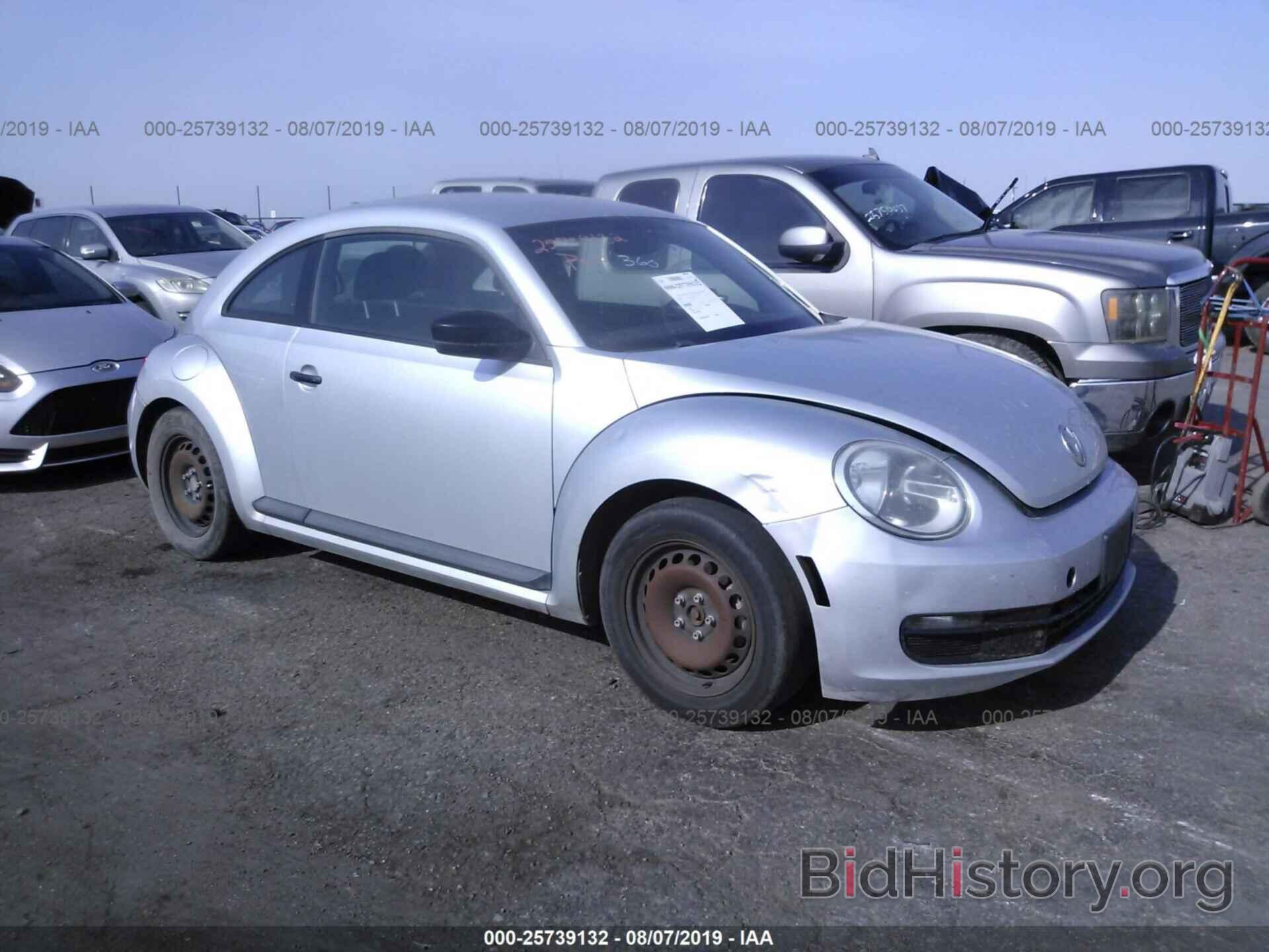 Photo 3VWFP7AT3CM644193 - VOLKSWAGEN BEETLE 2012